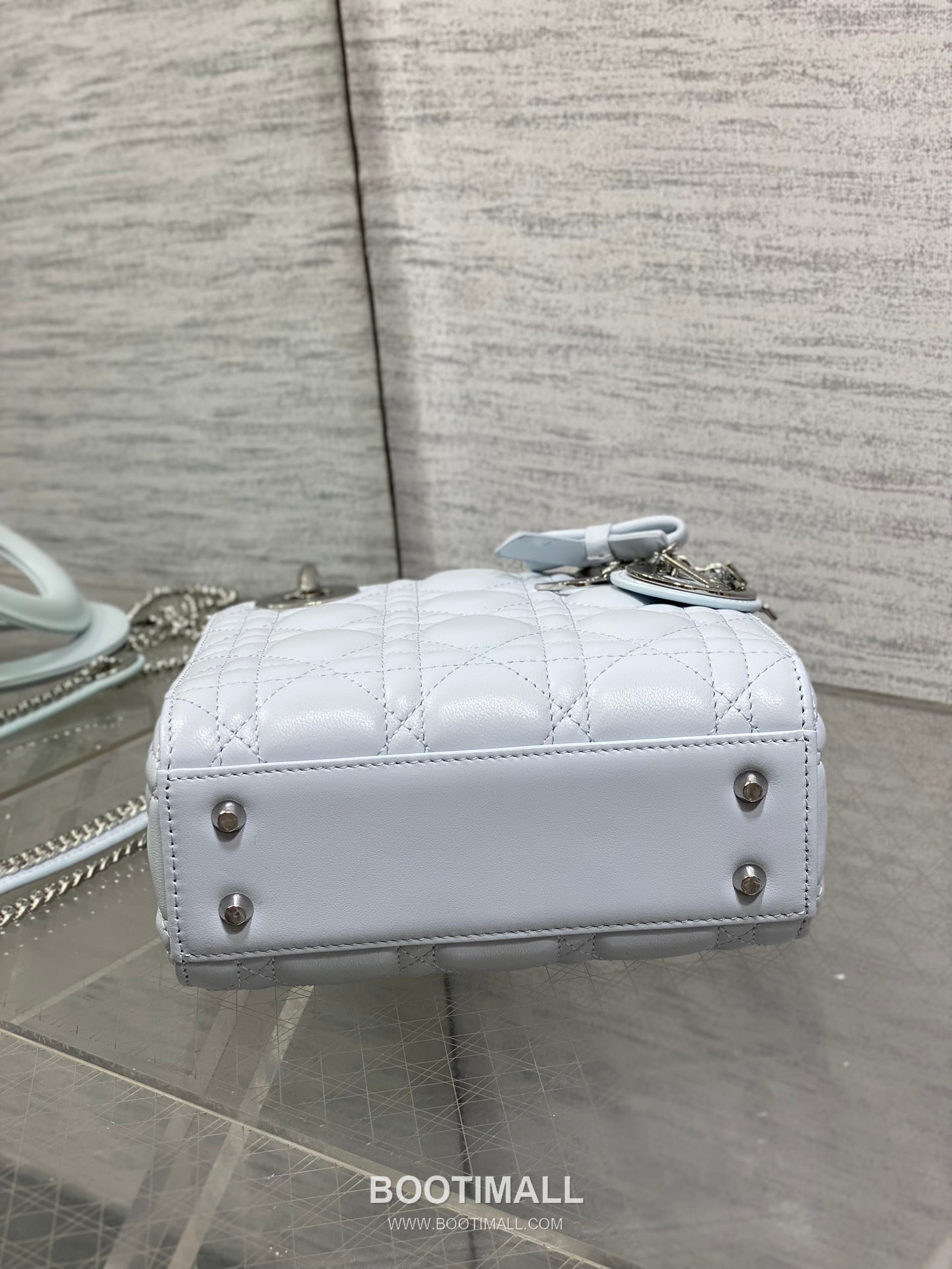 Dior Classic Lady Lambskin Quilted Top Handle Bag with Bow Charm Letter Strap 디올 클래식 레이디 램스킨 퀼팅 보우 참 레터 스트랩 탑핸들백 블랙 17cm 7