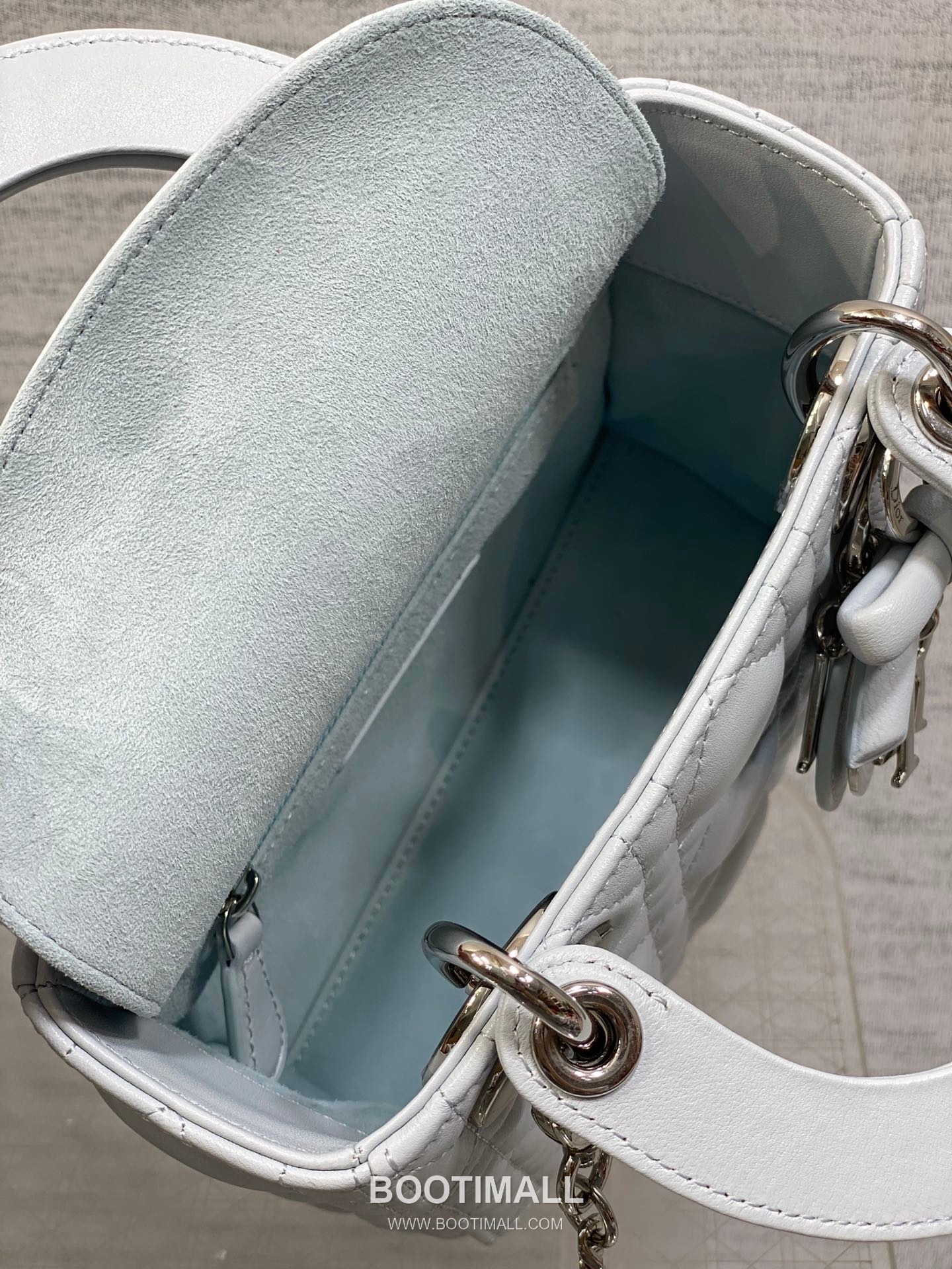 Dior Classic Lady Lambskin Quilted Top Handle Bag with Bow Charm Letter Strap 디올 클래식 레이디 램스킨 퀼팅 보우 참 레터 스트랩 탑핸들백 블랙 17cm 8