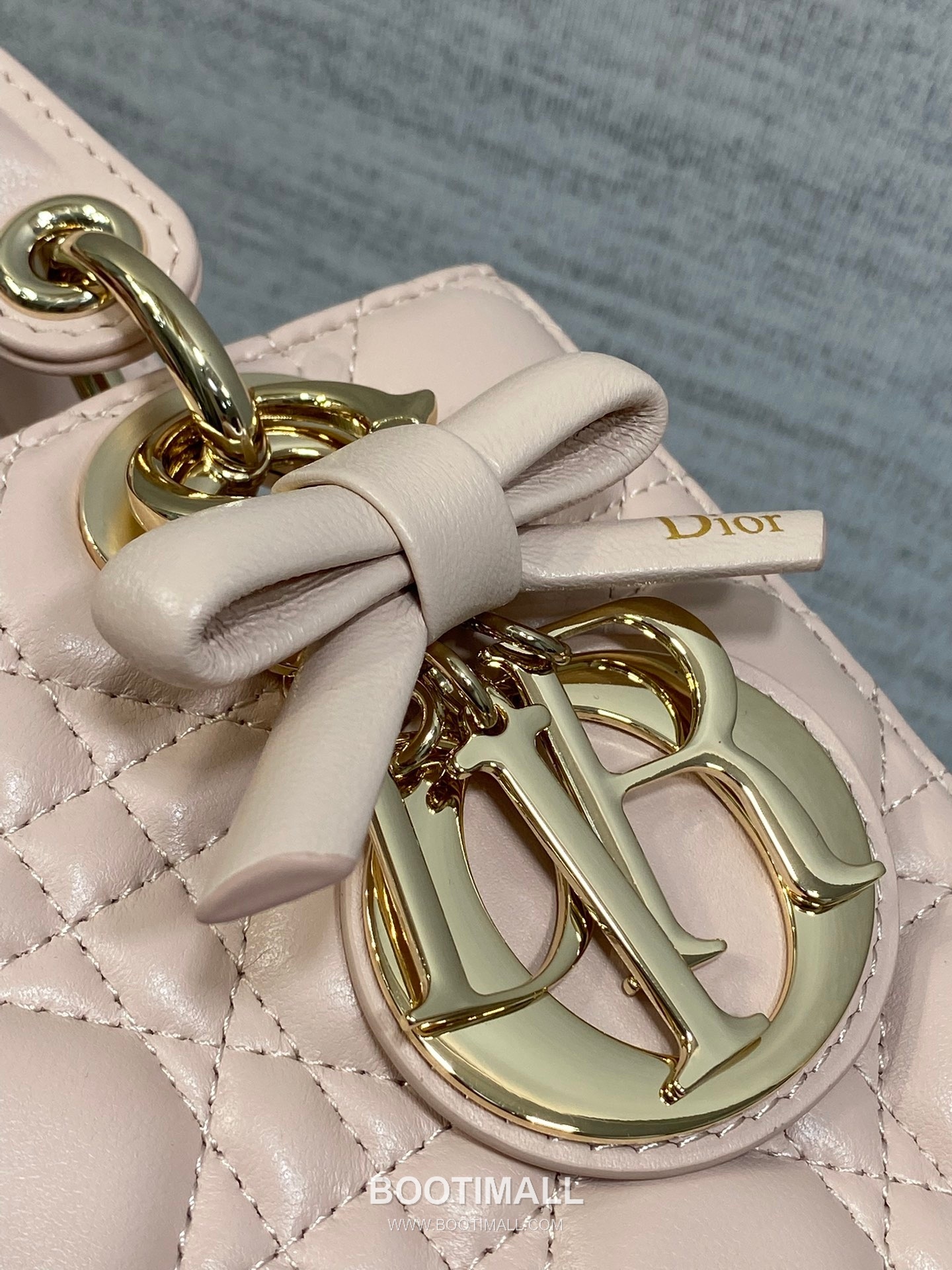 Dior Lady Dior Lambskin Quilted Top Handle Bag with Bow Charm Letter Strap 디올 레이디디올 램스킨 퀼팅 보우 참 레터 스트랩 탑핸들백 블랙 20cm 3