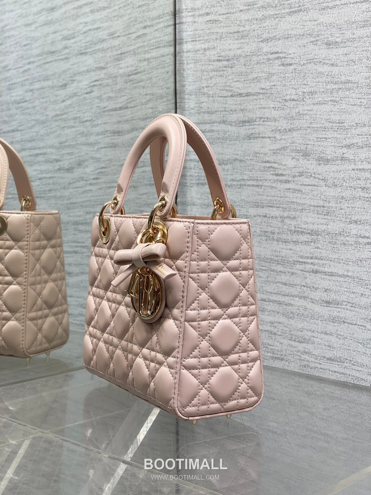 Dior Lady Dior Lambskin Quilted Top Handle Bag with Bow Charm Letter Strap 디올 레이디디올 램스킨 퀼팅 보우 참 레터 스트랩 탑핸들백 블랙 20cm 6