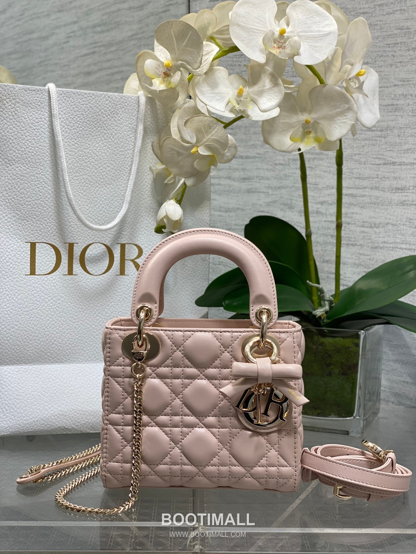 Dior Classic Lady Lambskin Quilted Top Handle Bag with Bow Charm Letter Strap 디올 클래식 레이디 램스킨 퀼팅 보우 참 레터 스트랩 탑핸들백 블랙 17cm 1