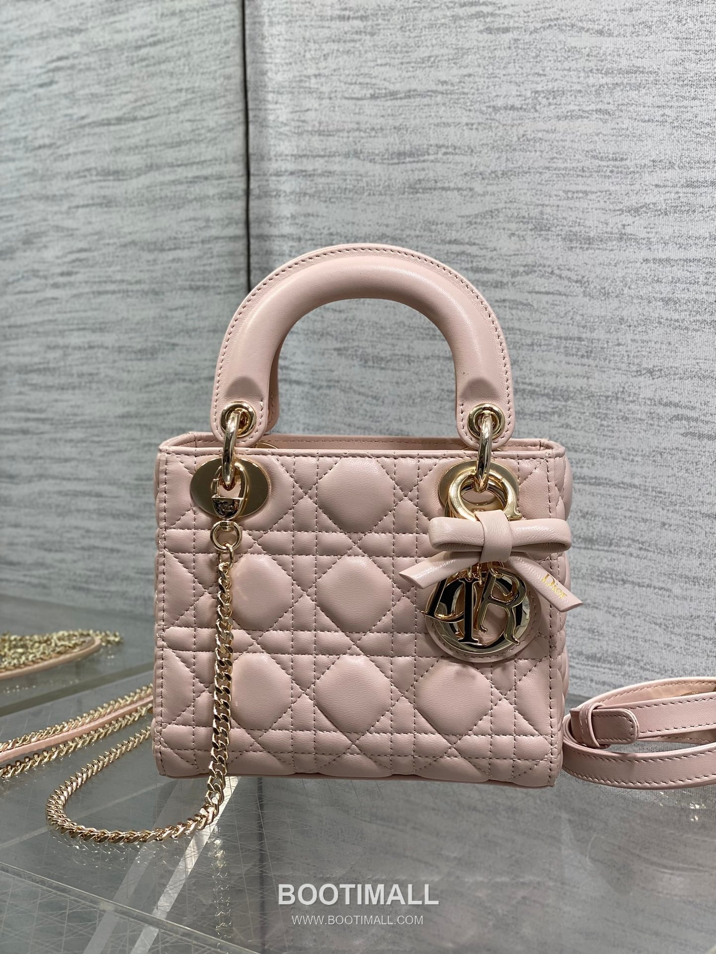 Dior Classic Lady Lambskin Quilted Top Handle Bag with Bow Charm Letter Strap 디올 클래식 레이디 램스킨 퀼팅 보우 참 레터 스트랩 탑핸들백 블랙 17cm 3