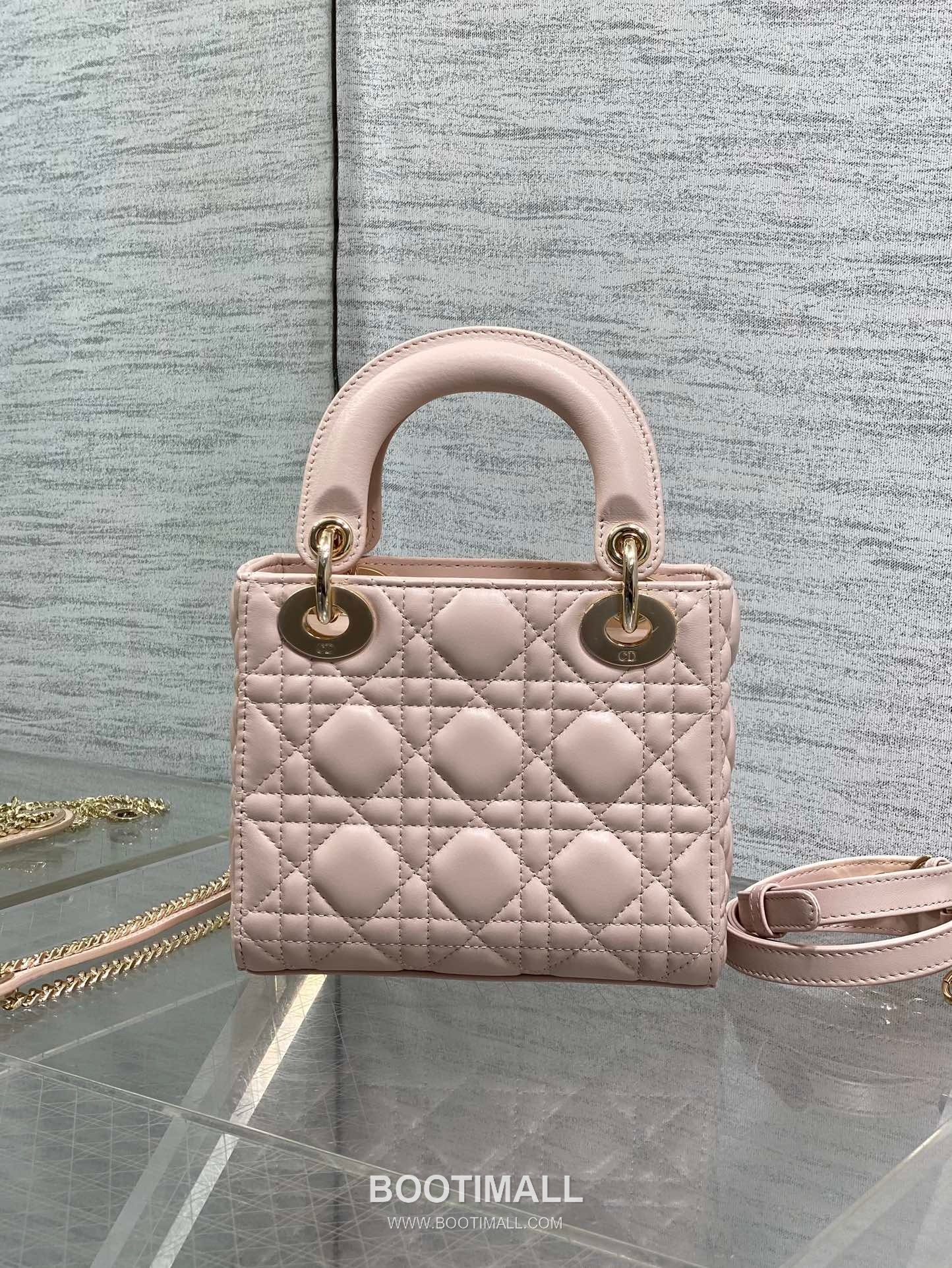 Dior Classic Lady Lambskin Quilted Top Handle Bag with Bow Charm Letter Strap 디올 클래식 레이디 램스킨 퀼팅 보우 참 레터 스트랩 탑핸들백 블랙 17cm 6