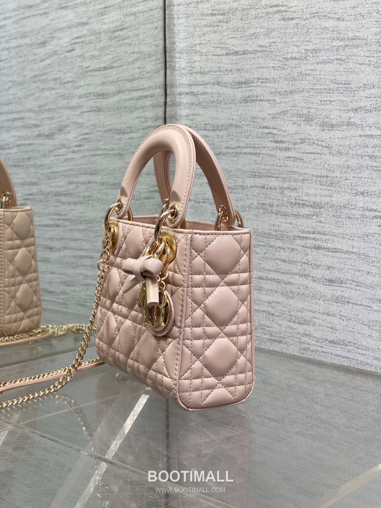 Dior Classic Lady Lambskin Quilted Top Handle Bag with Bow Charm Letter Strap 디올 클래식 레이디 램스킨 퀼팅 보우 참 레터 스트랩 탑핸들백 블랙 17cm 7