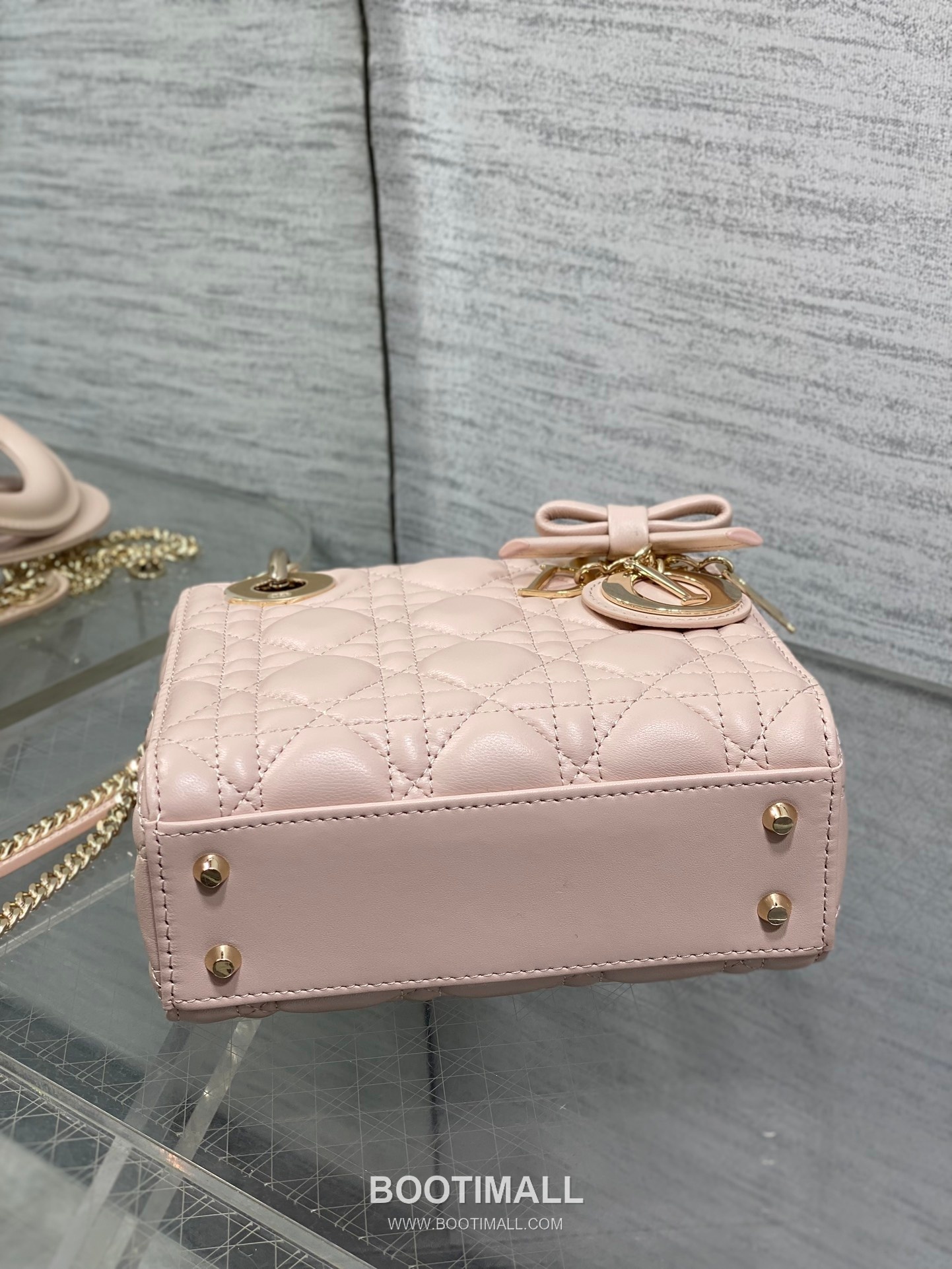 Dior Classic Lady Lambskin Quilted Top Handle Bag with Bow Charm Letter Strap 디올 클래식 레이디 램스킨 퀼팅 보우 참 레터 스트랩 탑핸들백 블랙 17cm 8