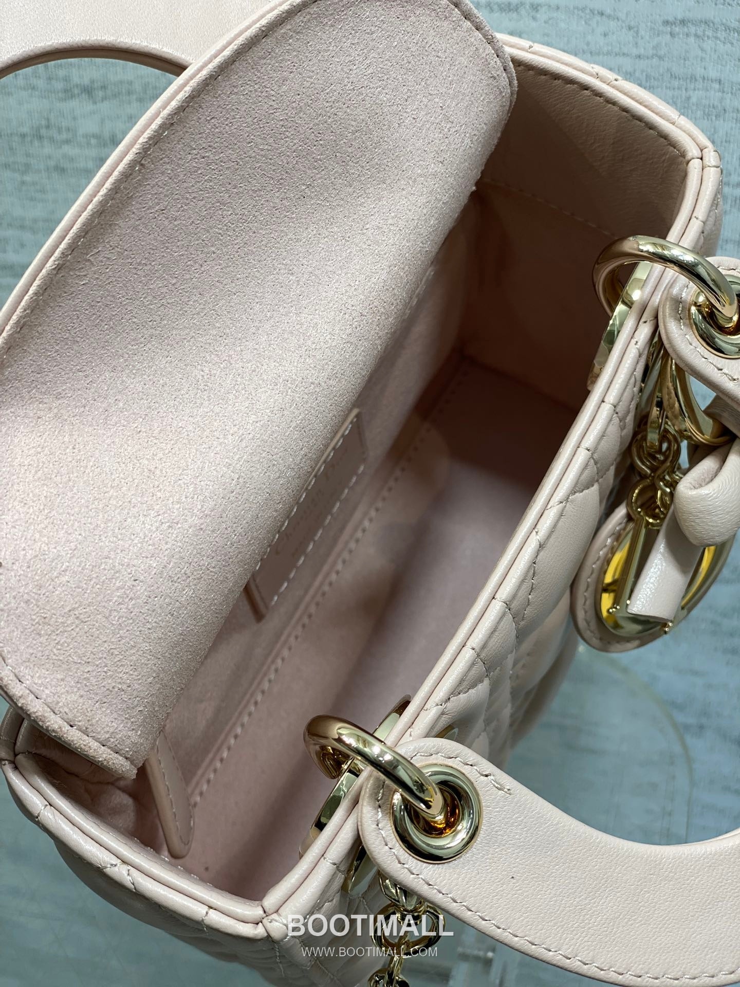 Dior Classic Lady Lambskin Quilted Top Handle Bag with Bow Charm Letter Strap 디올 클래식 레이디 램스킨 퀼팅 보우 참 레터 스트랩 탑핸들백 블랙 17cm 9