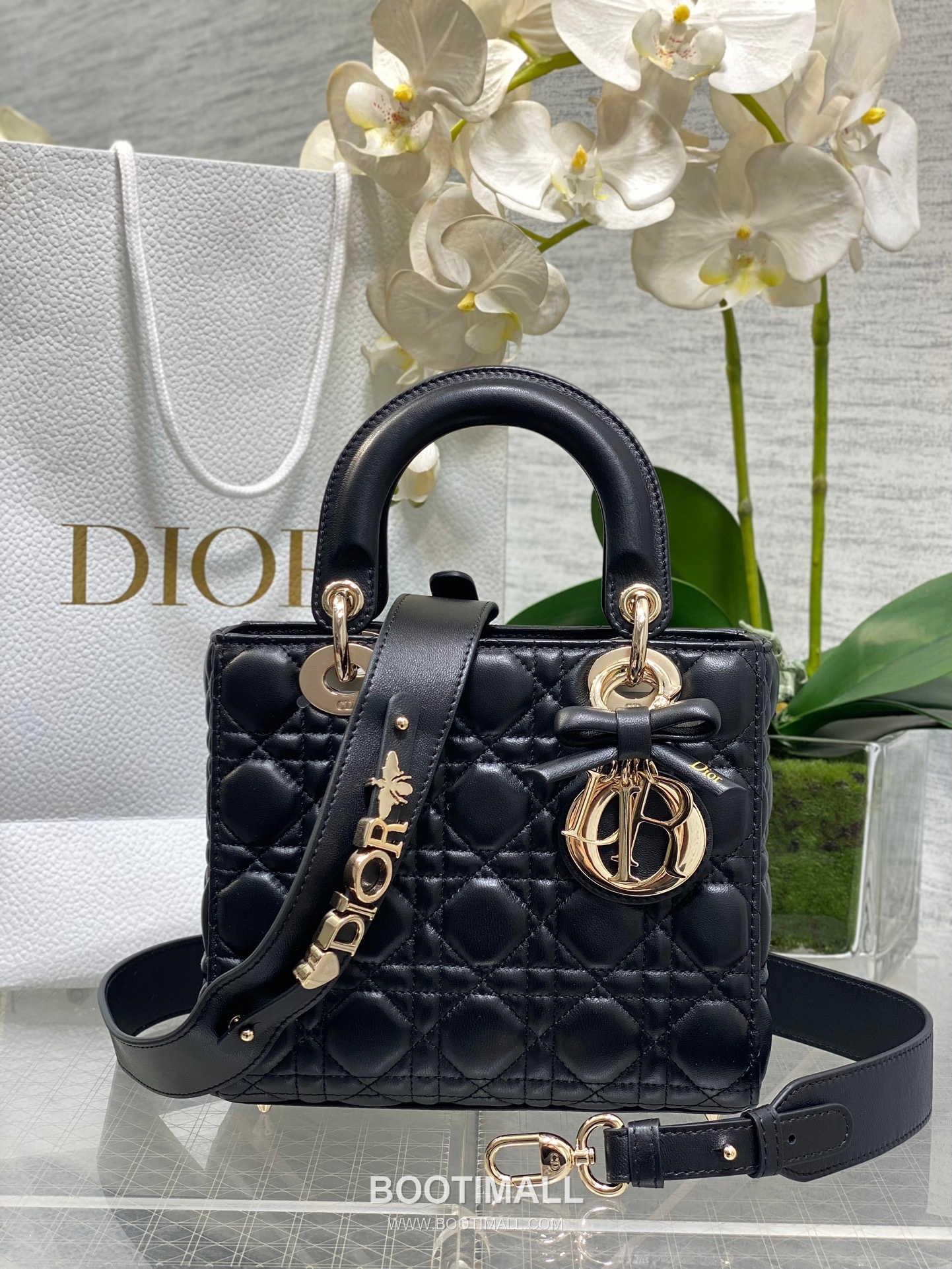 Dior Lady Dior Lambskin Quilted Top Handle Bag with Bow Charm Letter Strap 디올 레이디디올 램스킨 퀼팅 보우 참 레터 스트랩 탑핸들백 블랙 20cm 1