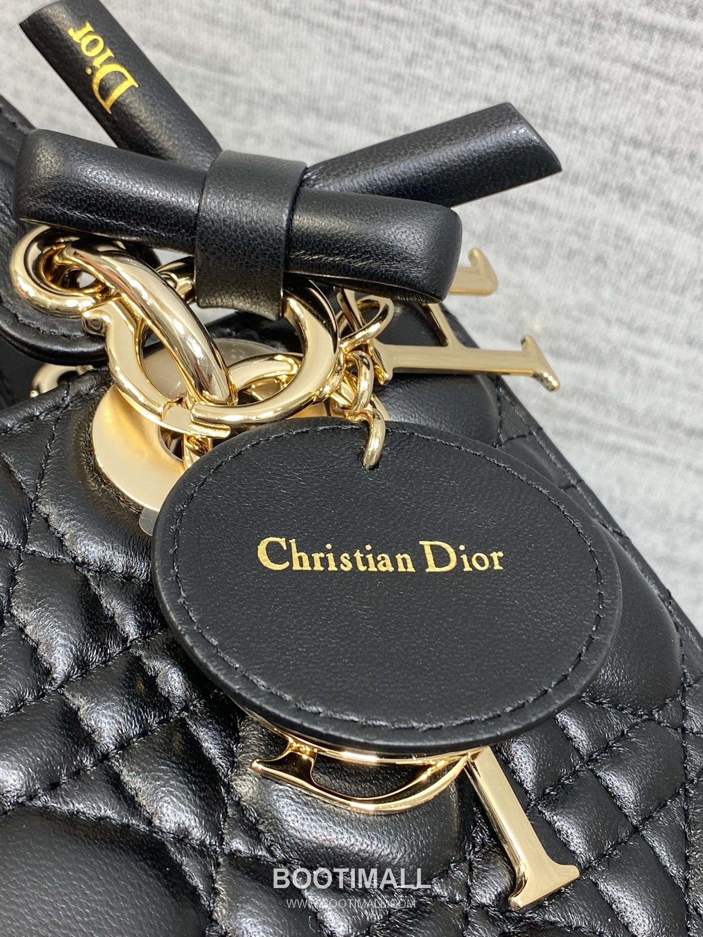 Dior Lady Dior Lambskin Quilted Top Handle Bag with Bow Charm Letter Strap 디올 레이디디올 램스킨 퀼팅 보우 참 레터 스트랩 탑핸들백 블랙 20cm 5