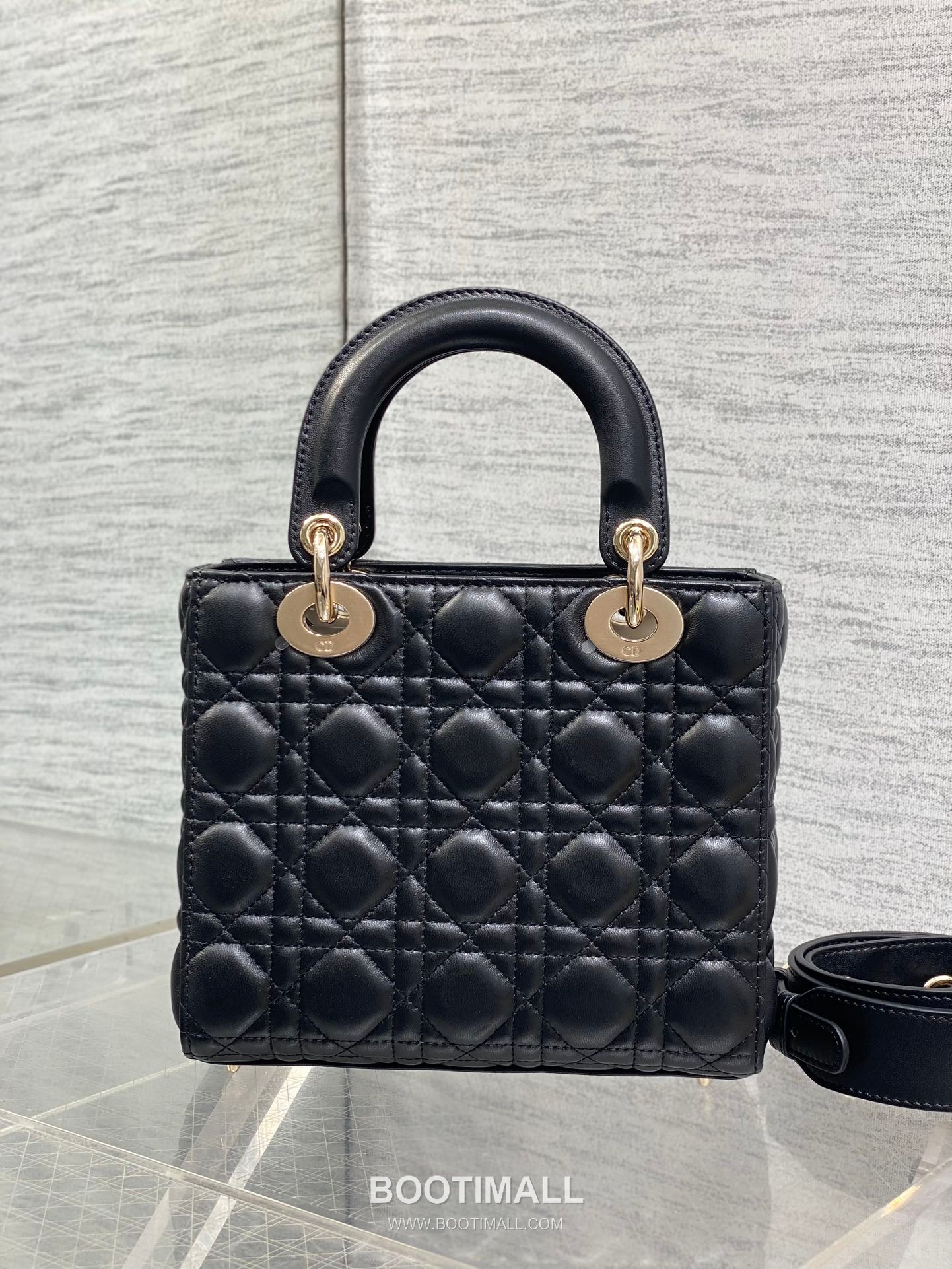 Dior Lady Dior Lambskin Quilted Top Handle Bag with Bow Charm Letter Strap 디올 레이디디올 램스킨 퀼팅 보우 참 레터 스트랩 탑핸들백 블랙 20cm 6