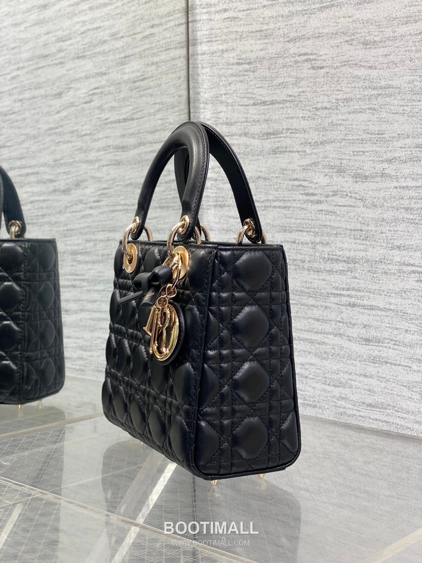 Dior Lady Dior Lambskin Quilted Top Handle Bag with Bow Charm Letter Strap 디올 레이디디올 램스킨 퀼팅 보우 참 레터 스트랩 탑핸들백 블랙 20cm 7