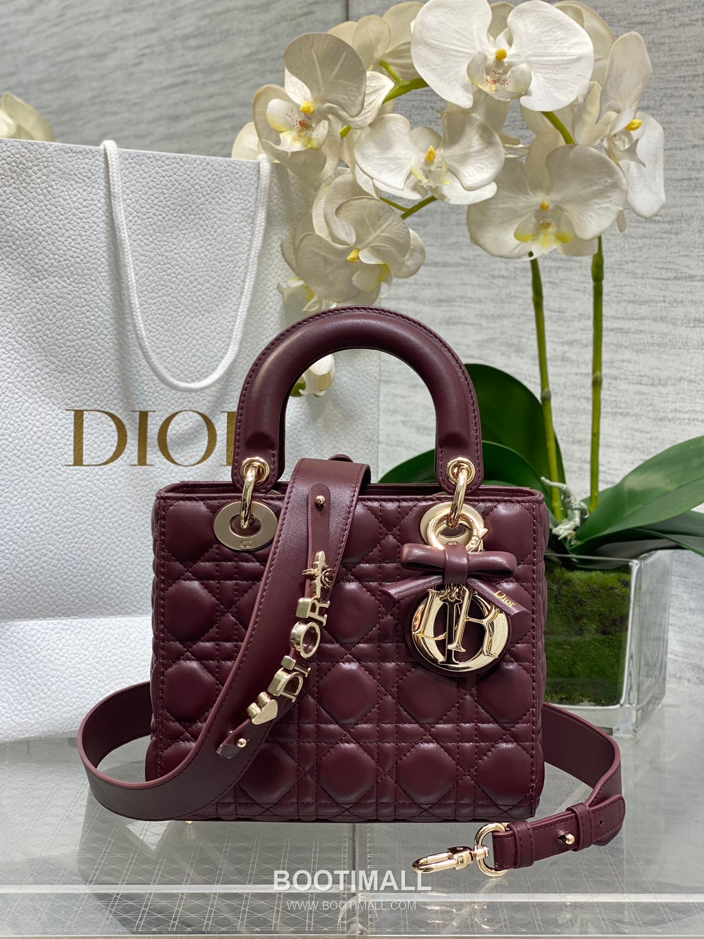 Dior Lady Dior Lambskin Quilted Top Handle Bag with Bow Charm Letter Strap 디올 레이디디올 램스킨 퀼팅 보우 참 레터 스트랩 탑핸들백 블랙 20cm 1