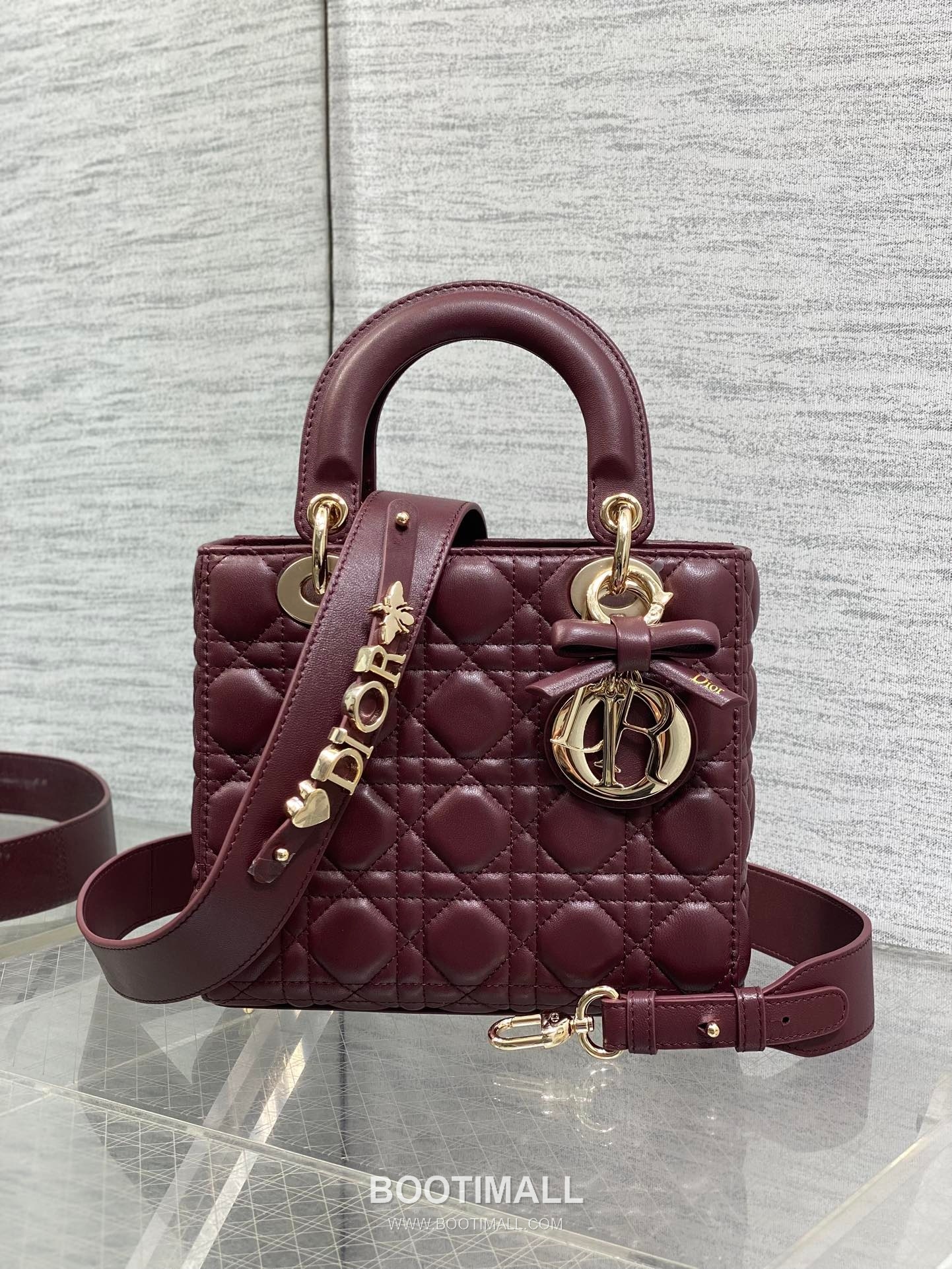 Dior Lady Dior Lambskin Quilted Top Handle Bag with Bow Charm Letter Strap 디올 레이디디올 램스킨 퀼팅 보우 참 레터 스트랩 탑핸들백 블랙 20cm 2