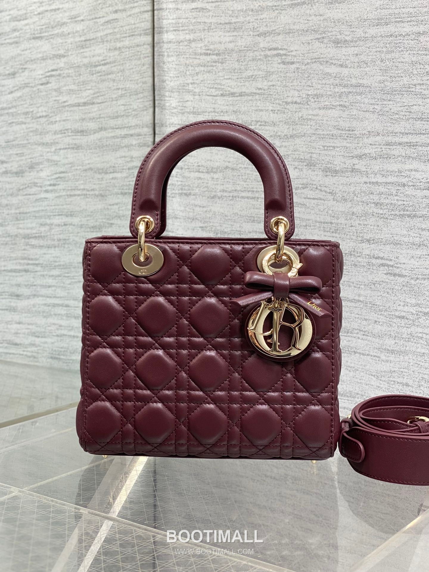 Dior Lady Dior Lambskin Quilted Top Handle Bag with Bow Charm Letter Strap 디올 레이디디올 램스킨 퀼팅 보우 참 레터 스트랩 탑핸들백 블랙 20cm 3