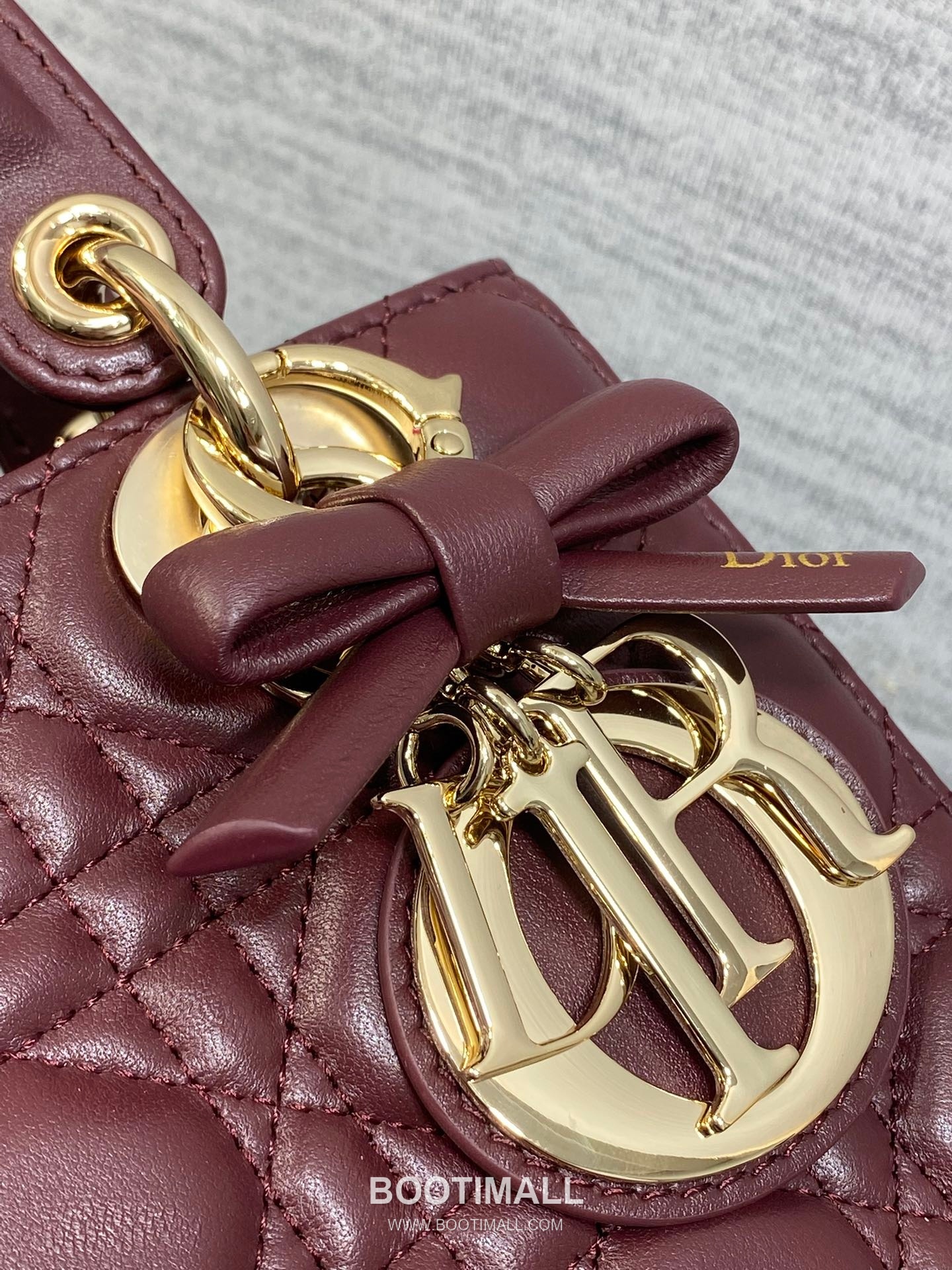 Dior Lady Dior Lambskin Quilted Top Handle Bag with Bow Charm Letter Strap 디올 레이디디올 램스킨 퀼팅 보우 참 레터 스트랩 탑핸들백 블랙 20cm 4