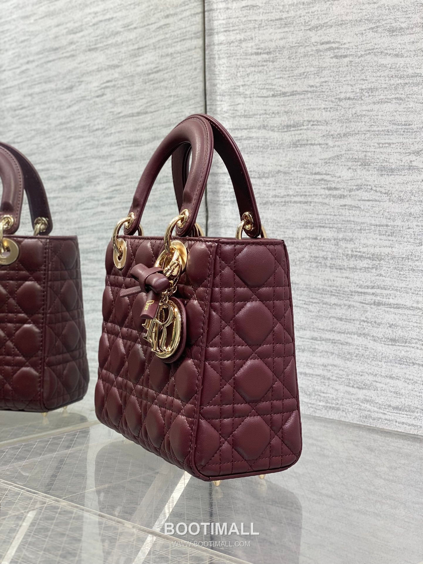 Dior Lady Dior Lambskin Quilted Top Handle Bag with Bow Charm Letter Strap 디올 레이디디올 램스킨 퀼팅 보우 참 레터 스트랩 탑핸들백 블랙 20cm 7