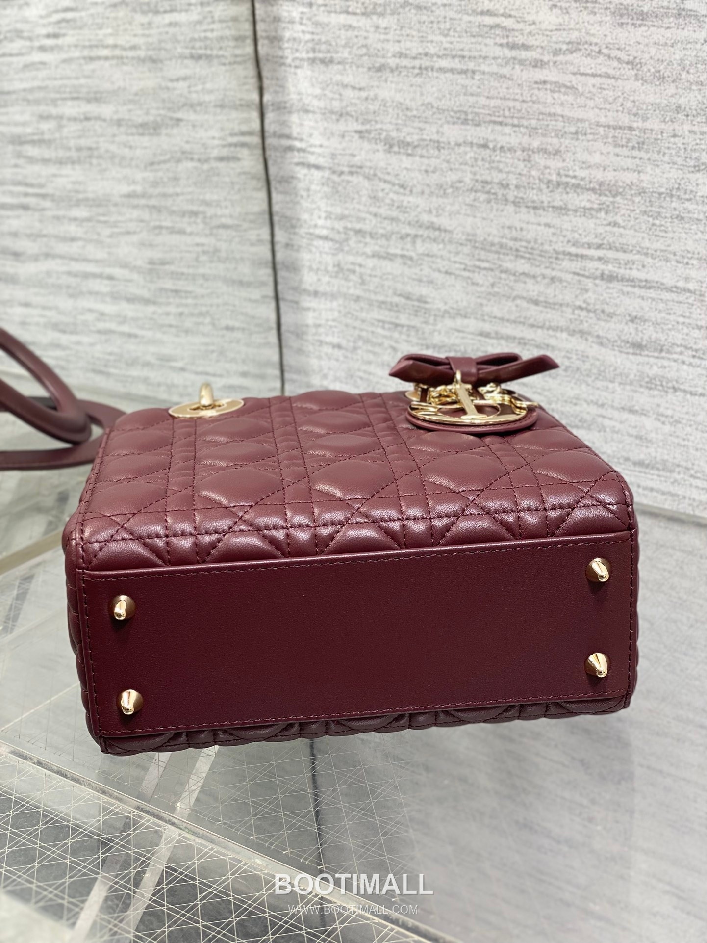 Dior Lady Dior Lambskin Quilted Top Handle Bag with Bow Charm Letter Strap 디올 레이디디올 램스킨 퀼팅 보우 참 레터 스트랩 탑핸들백 블랙 20cm 8