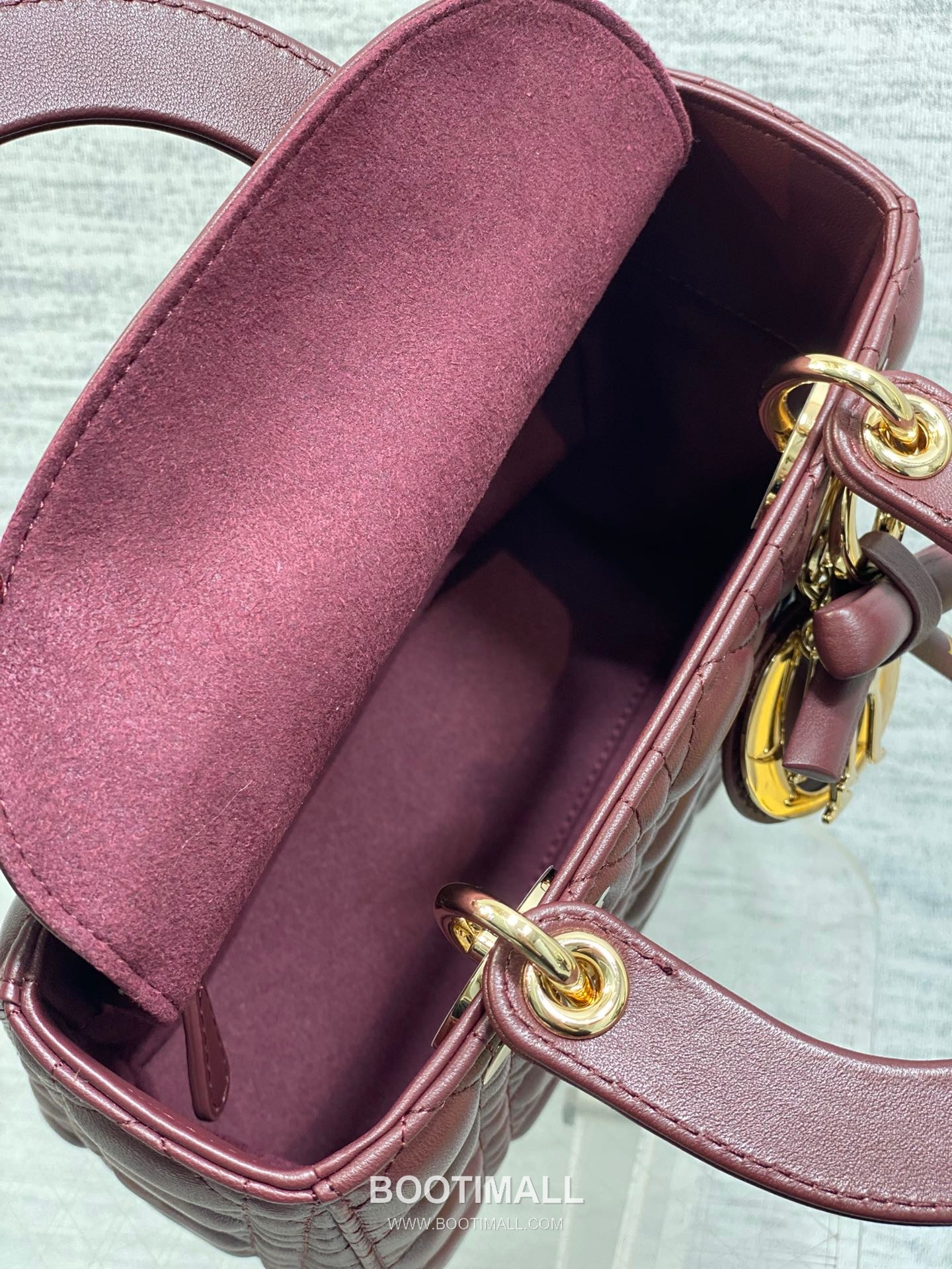 Dior Lady Dior Lambskin Quilted Top Handle Bag with Bow Charm Letter Strap 디올 레이디디올 램스킨 퀼팅 보우 참 레터 스트랩 탑핸들백 블랙 20cm 9