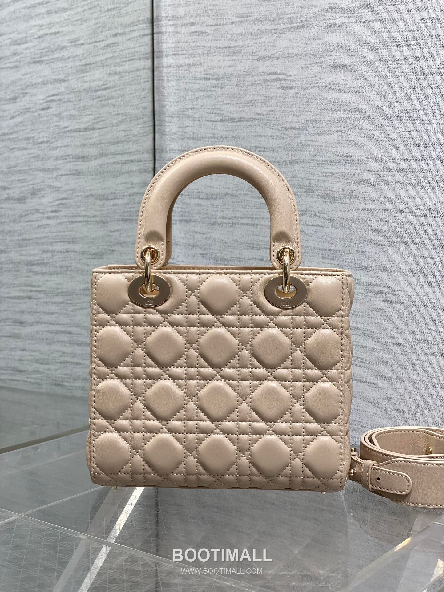 Dior Lady Dior Lambskin Quilted Top Handle Bag with Bow Charm Letter Strap 디올 레이디디올 램스킨 퀼팅 보우 참 레터 스트랩 탑핸들백 블랙 20cm 6
