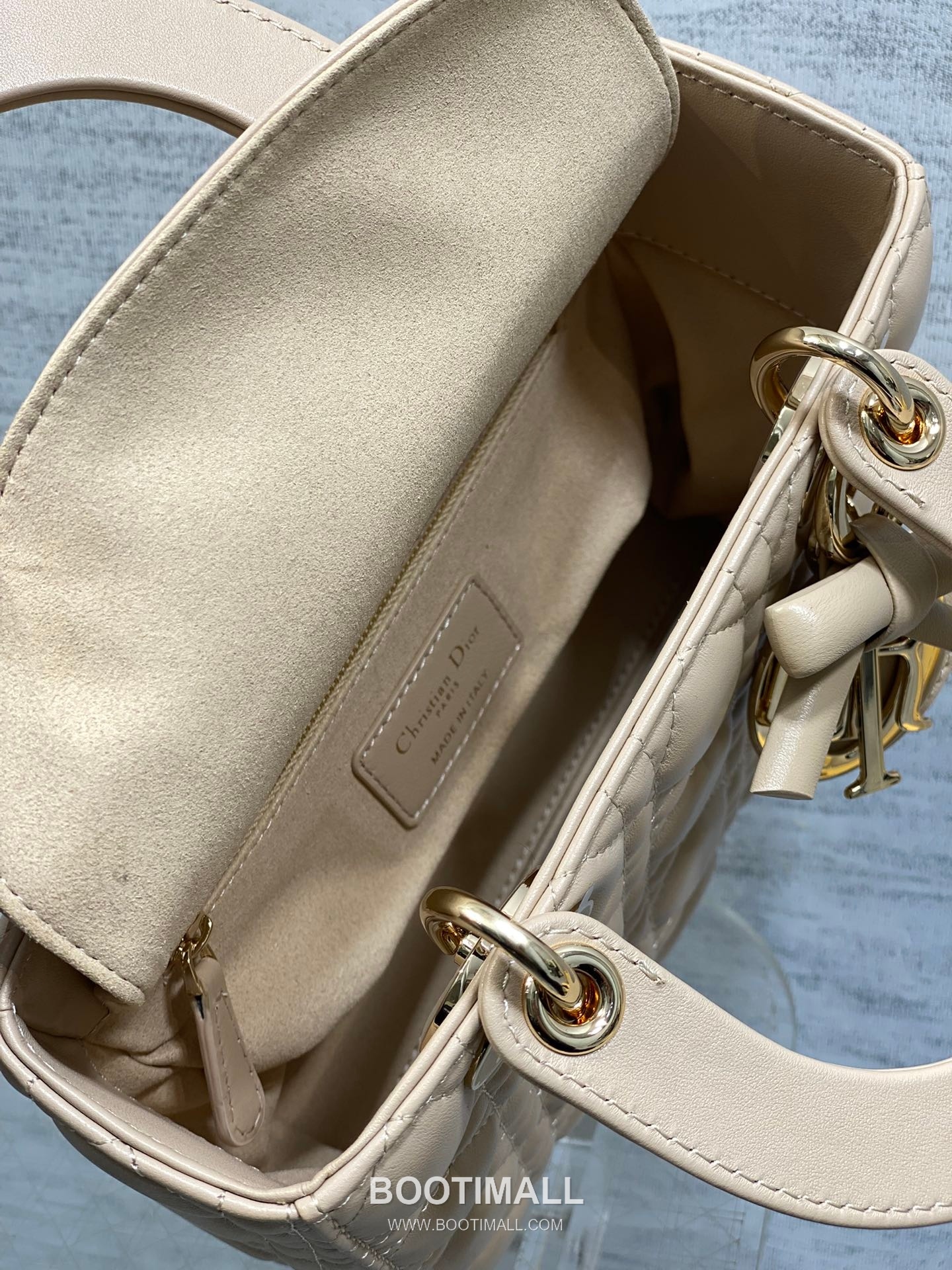 Dior Lady Dior Lambskin Quilted Top Handle Bag with Bow Charm Letter Strap 디올 레이디디올 램스킨 퀼팅 보우 참 레터 스트랩 탑핸들백 블랙 20cm 9