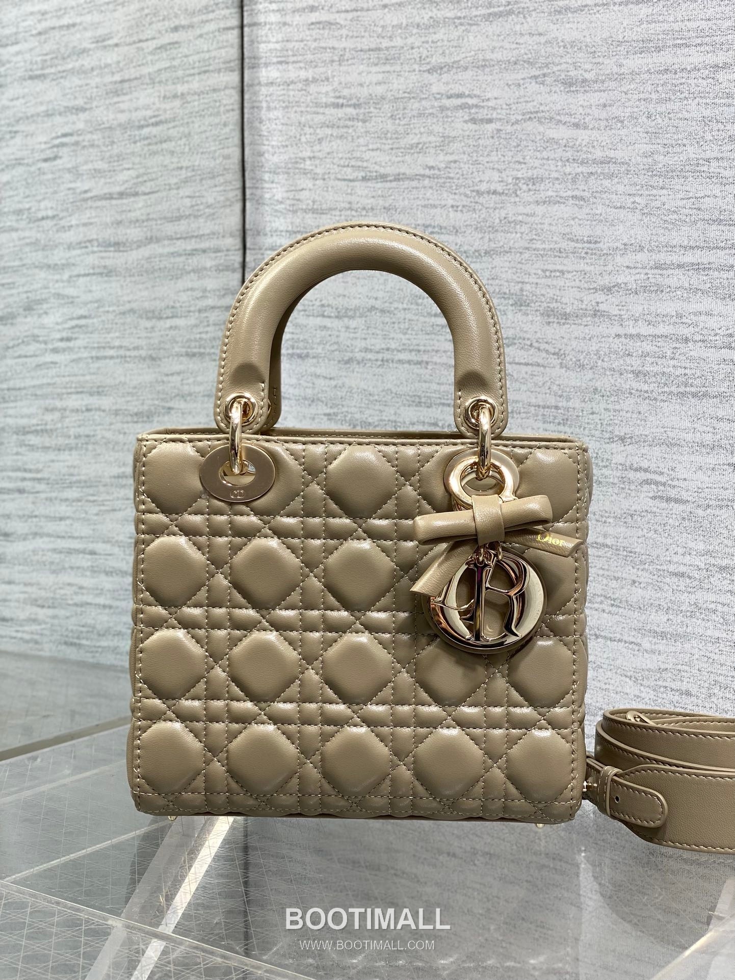 Dior Lady Dior Lambskin Quilted Top Handle Bag with Bow Charm Letter Strap 디올 레이디디올 램스킨 퀼팅 보우 참 레터 스트랩 탑핸들백 블랙 20cm 3