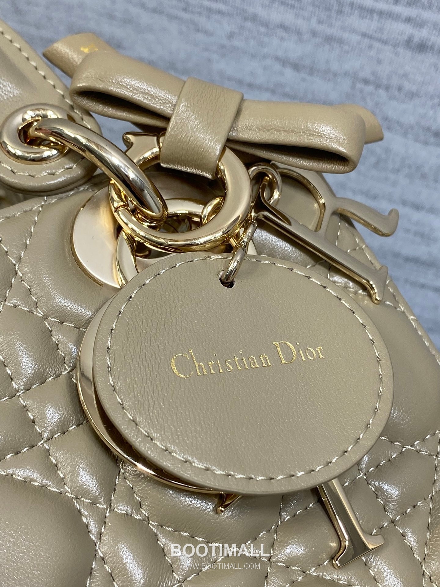 Dior Lady Dior Lambskin Quilted Top Handle Bag with Bow Charm Letter Strap 디올 레이디디올 램스킨 퀼팅 보우 참 레터 스트랩 탑핸들백 블랙 20cm 5