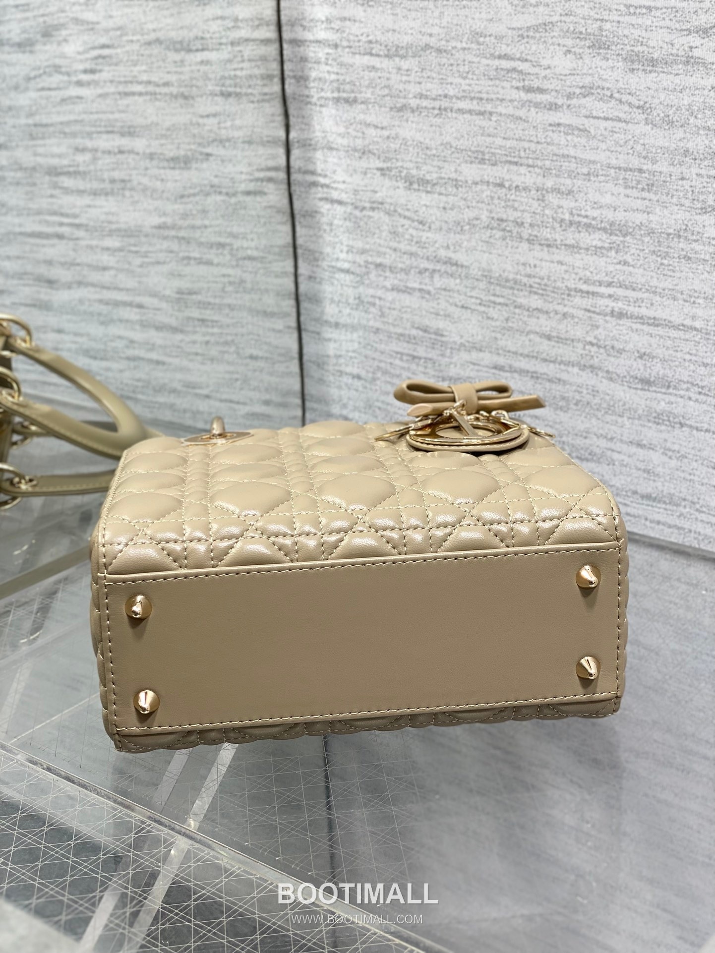 Dior Lady Dior Lambskin Quilted Top Handle Bag with Bow Charm Letter Strap 디올 레이디디올 램스킨 퀼팅 보우 참 레터 스트랩 탑핸들백 블랙 20cm 8