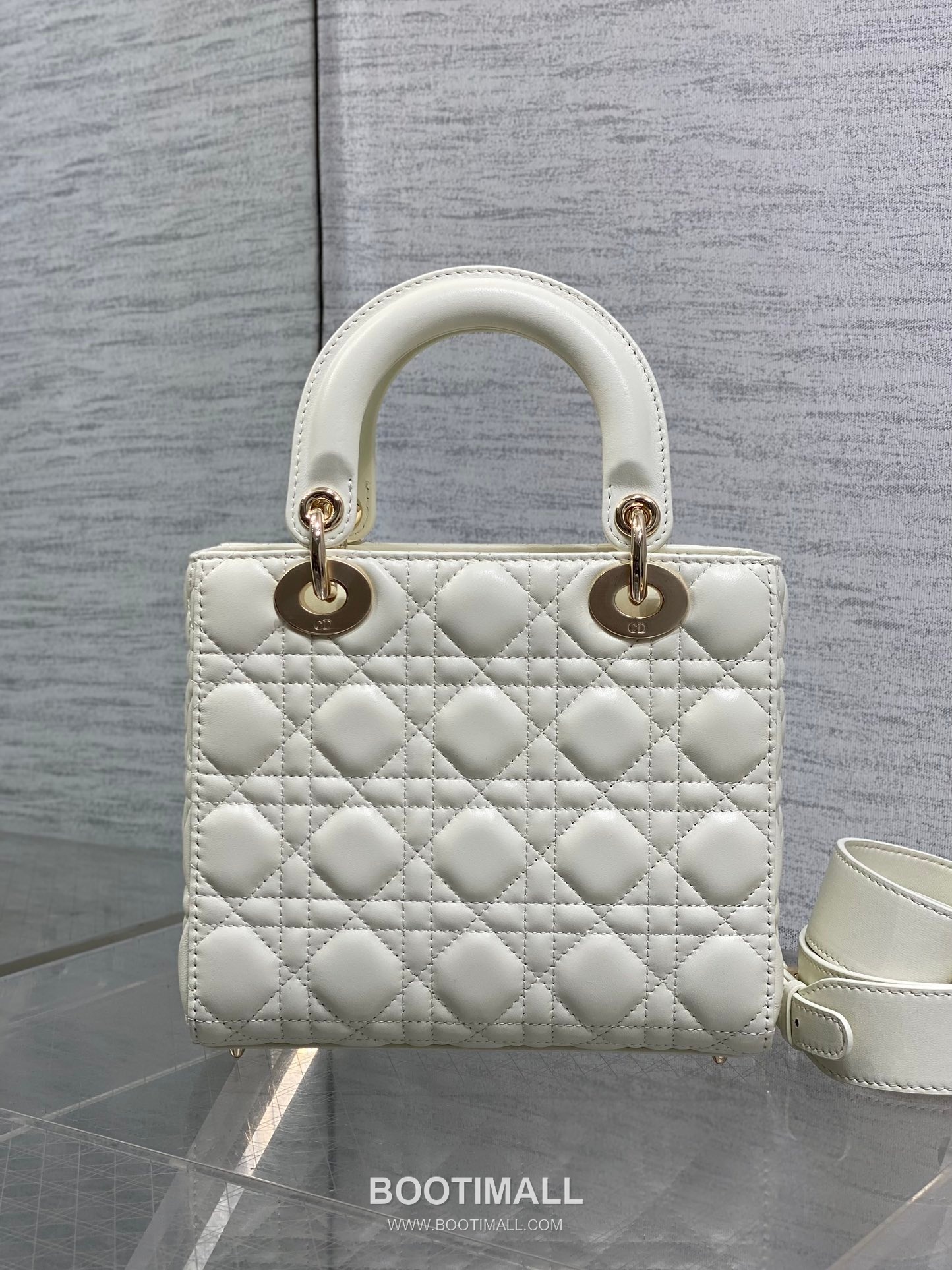 Dior Lady Dior Lambskin Quilted Top Handle Bag with Bow Charm Letter Strap 디올 레이디디올 램스킨 퀼팅 보우 참 레터 스트랩 탑핸들백 블랙 20cm 6