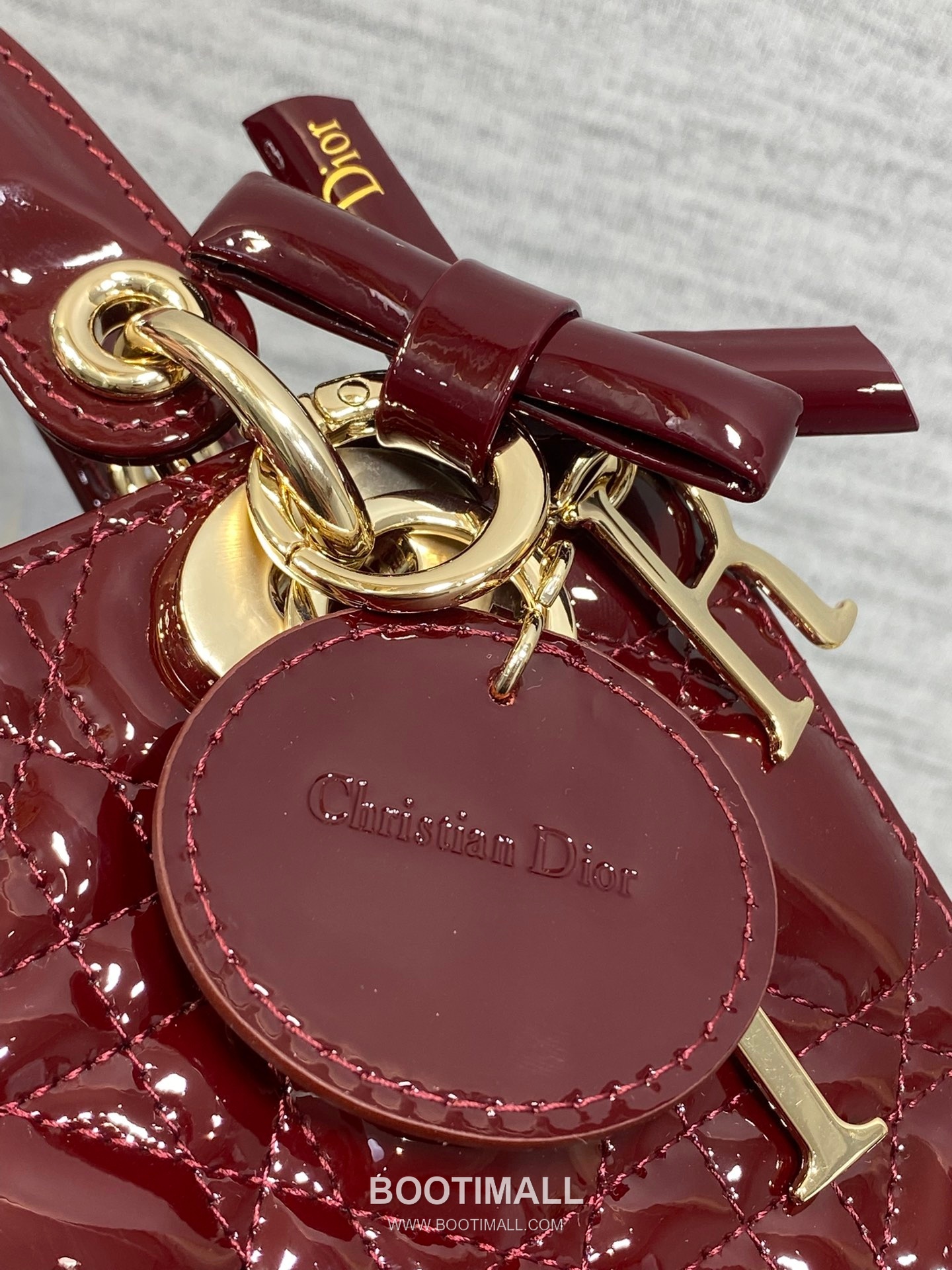 Dior Lady Dior Patent Calfskin Quilted Top Handle Bag with Bow Charm Letter Strap 디올 레이디디올 페이턴트 카프스킨 퀼팅 보우 참 레터 스트랩 탑핸들백 블랙 20cm 5