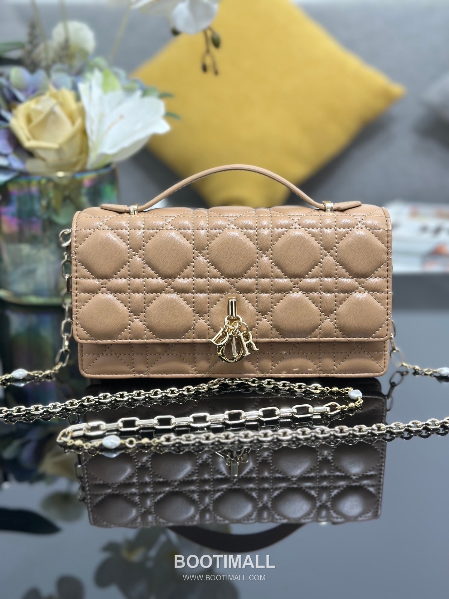 Dior Miss Dior Lambskin Chain Flap Shoulder Bag with Top Handle Charm 디올 미스디올 램스킨 체인 플랩 탑핸들 참 숄더백 블랙 M0997 21cm 1
