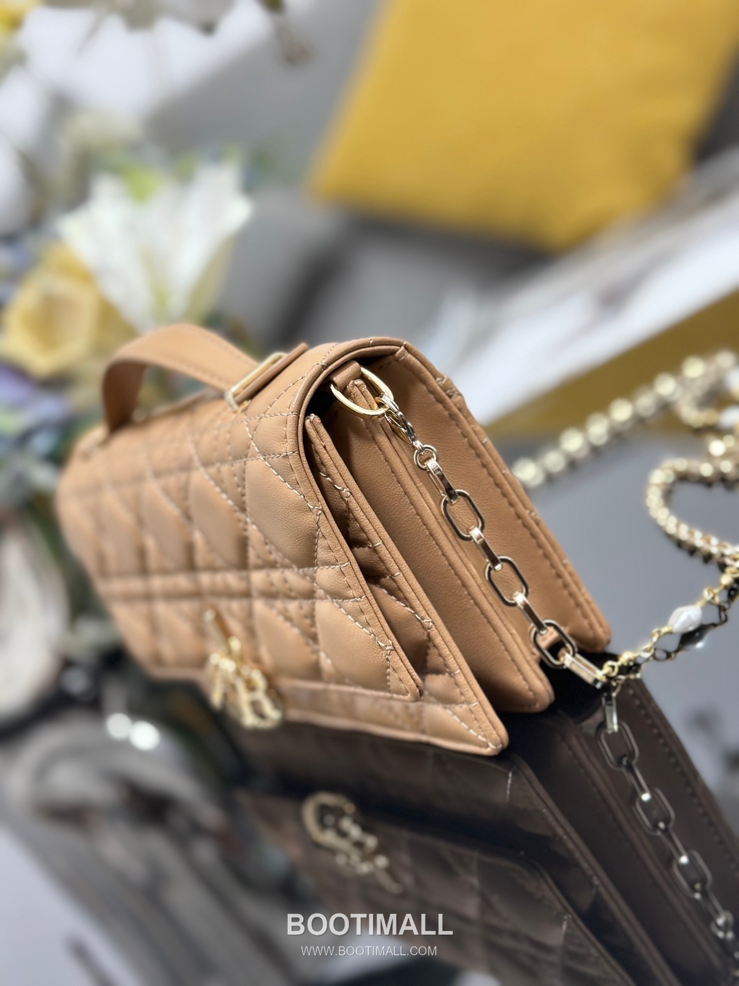 Dior Miss Dior Lambskin Chain Flap Shoulder Bag with Top Handle Charm 디올 미스디올 램스킨 체인 플랩 탑핸들 참 숄더백 블랙 M0997 21cm 3