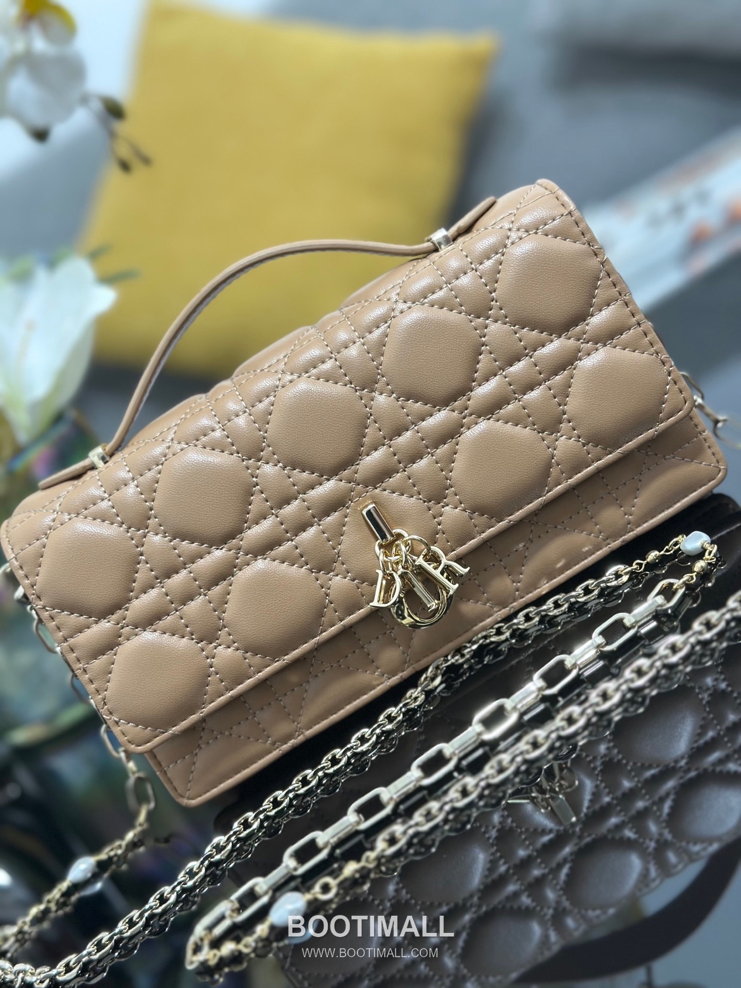 Dior Miss Dior Lambskin Chain Flap Shoulder Bag with Top Handle Charm 디올 미스디올 램스킨 체인 플랩 탑핸들 참 숄더백 블랙 M0997 21cm 5