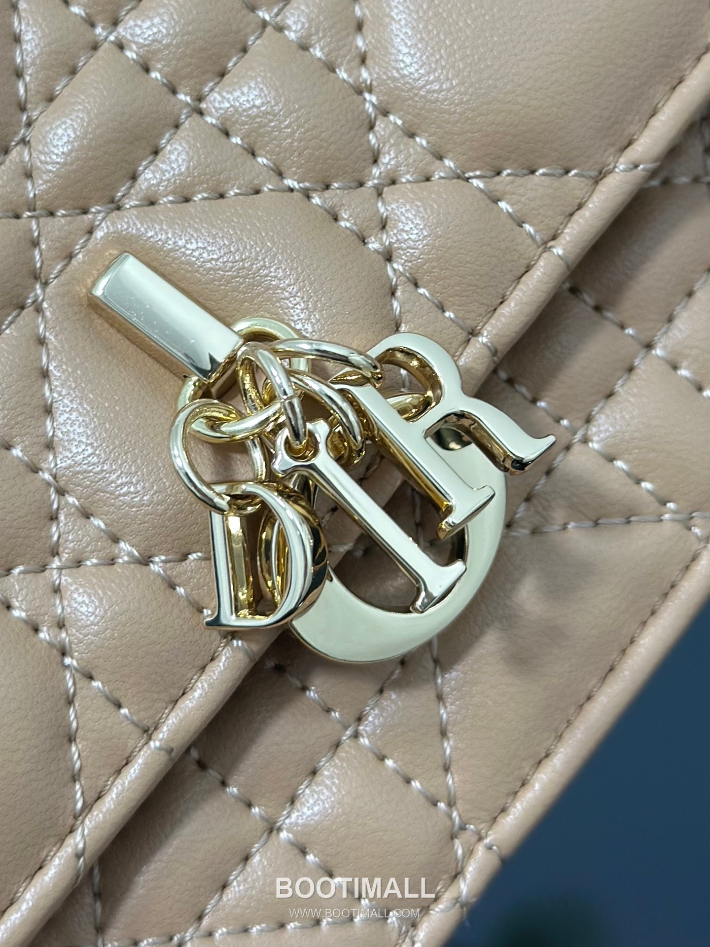 Dior Miss Dior Lambskin Chain Flap Shoulder Bag with Top Handle Charm 디올 미스디올 램스킨 체인 플랩 탑핸들 참 숄더백 블랙 M0997 21cm 6