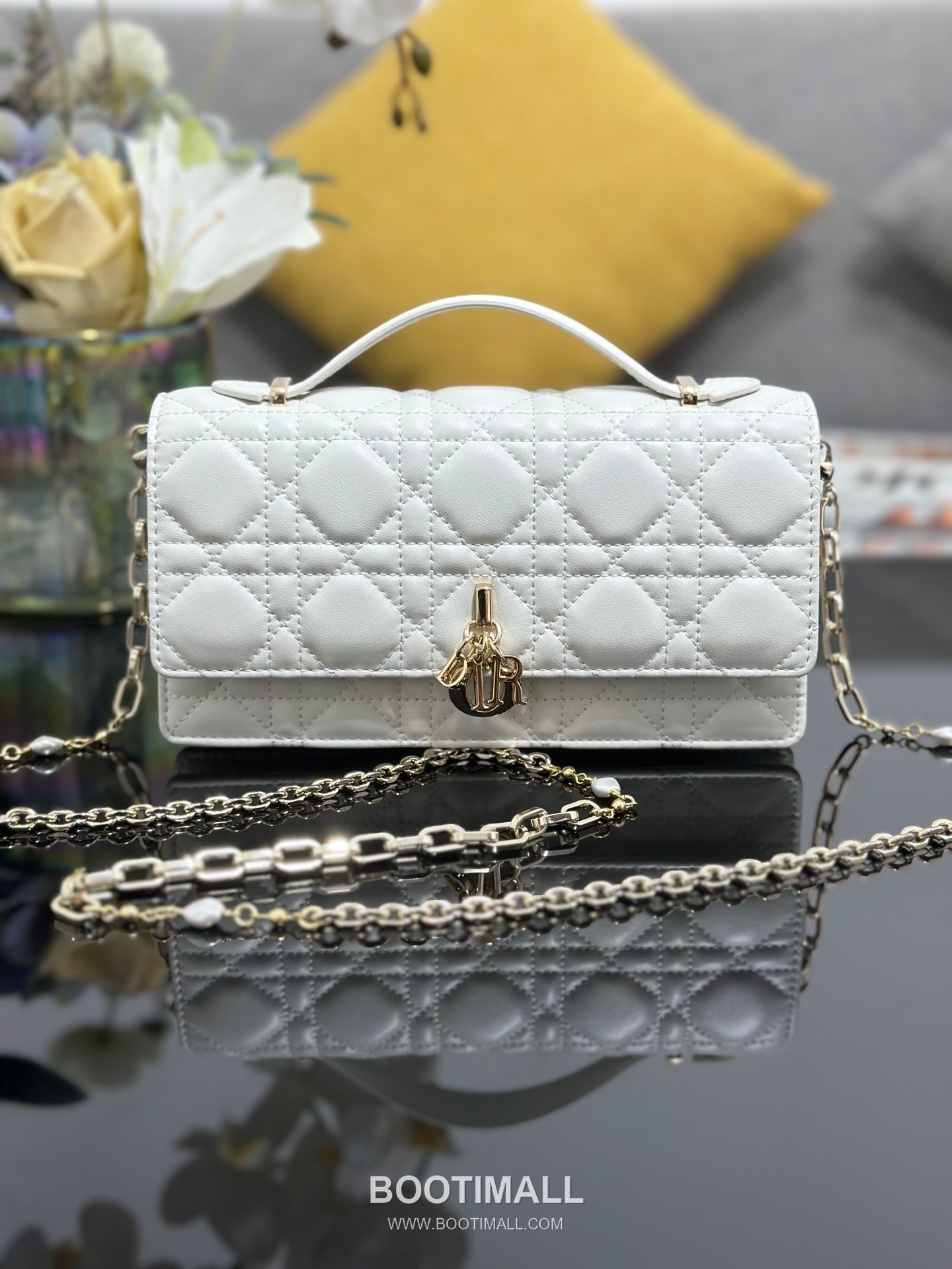 Dior Miss Dior Lambskin Chain Flap Shoulder Bag with Top Handle Charm 디올 미스디올 램스킨 체인 플랩 탑핸들 참 숄더백 블랙 M0997 21cm 1