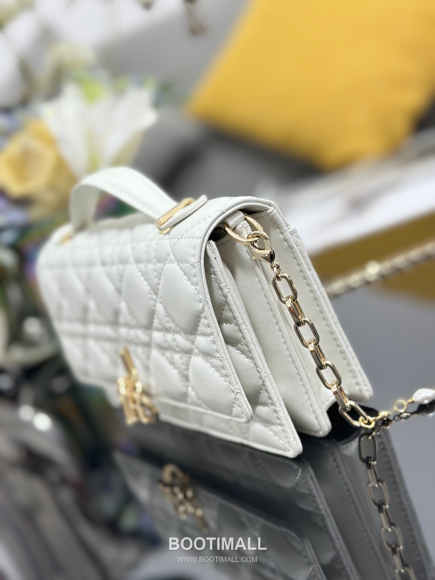 Dior Miss Dior Lambskin Chain Flap Shoulder Bag with Top Handle Charm 디올 미스디올 램스킨 체인 플랩 탑핸들 참 숄더백 블랙 M0997 21cm 3