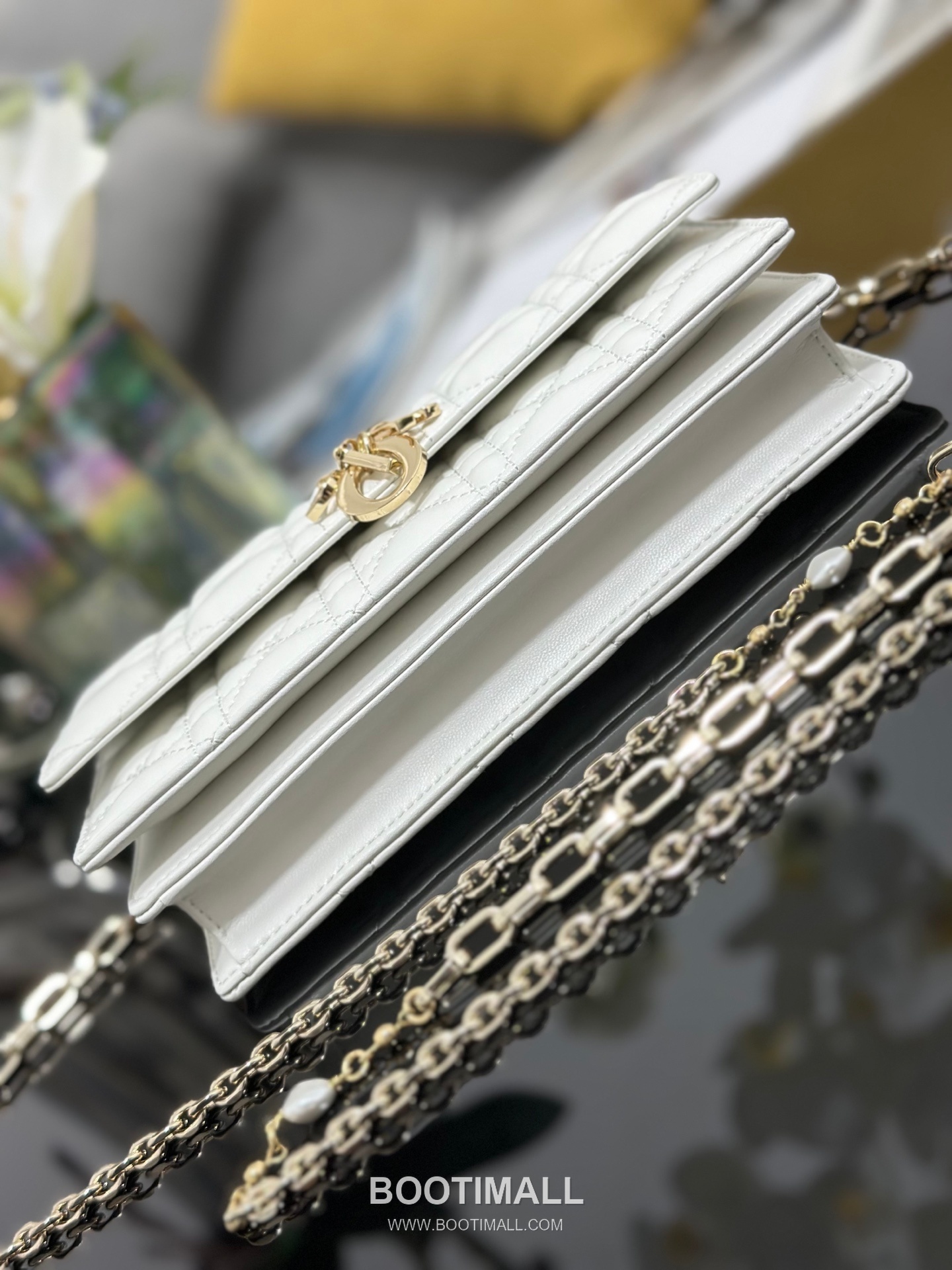 Dior Miss Dior Lambskin Chain Flap Shoulder Bag with Top Handle Charm 디올 미스디올 램스킨 체인 플랩 탑핸들 참 숄더백 블랙 M0997 21cm 4