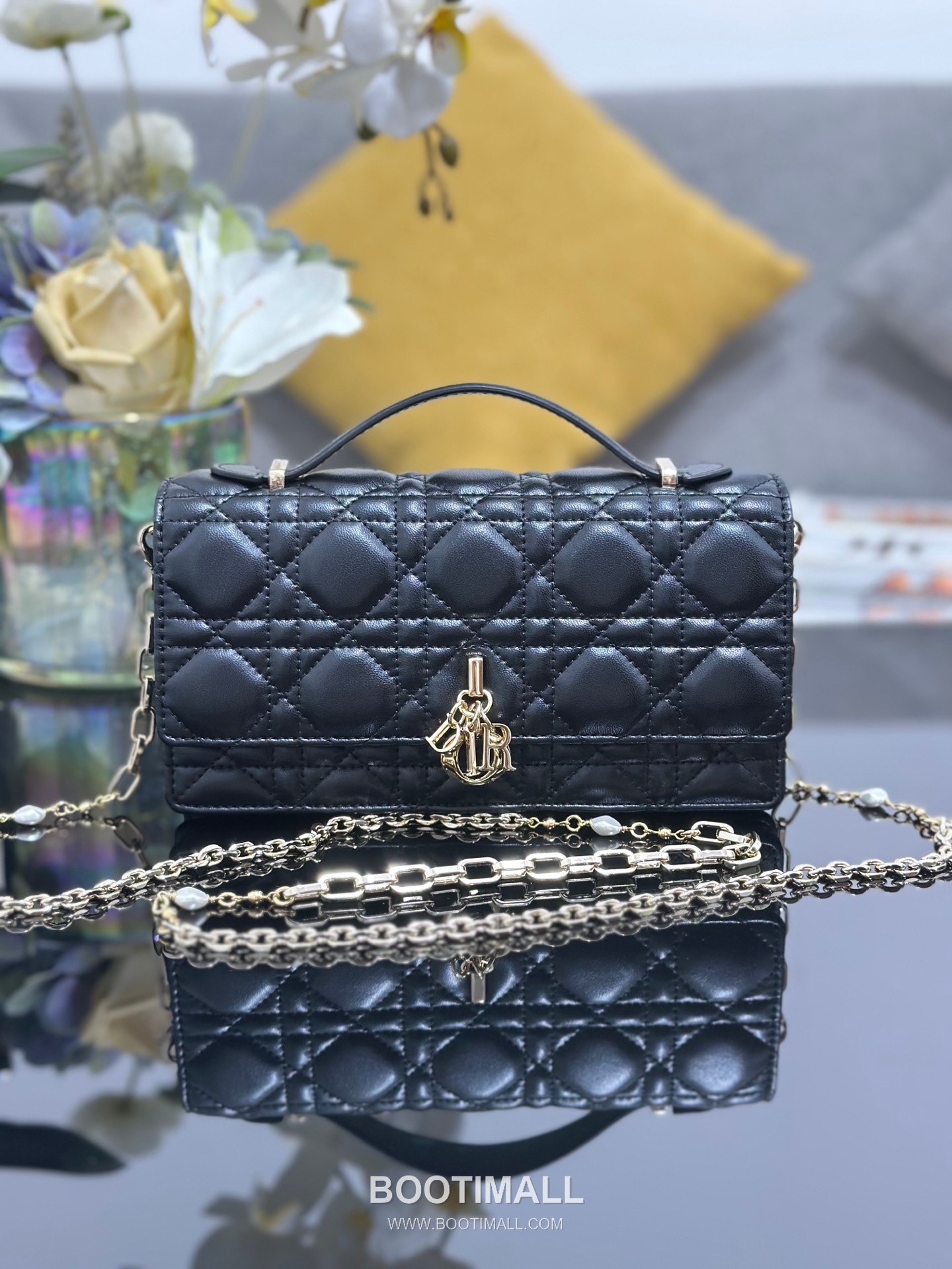 Dior Miss Dior Lambskin Chain Flap Shoulder Bag with Top Handle Charm 디올 미스디올 램스킨 체인 플랩 탑핸들 참 숄더백 블랙 M0997 21cm 1