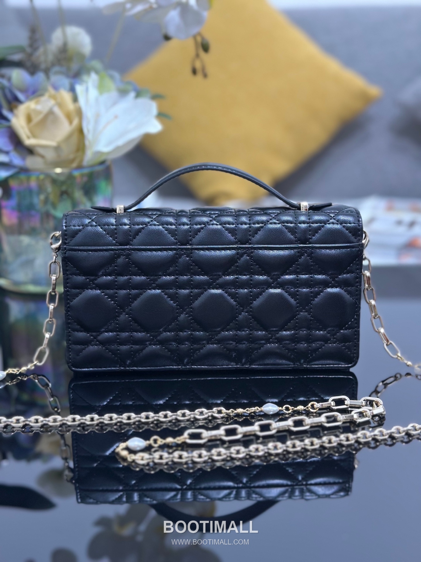 Dior Miss Dior Lambskin Chain Flap Shoulder Bag with Top Handle Charm 디올 미스디올 램스킨 체인 플랩 탑핸들 참 숄더백 블랙 M0997 21cm 2