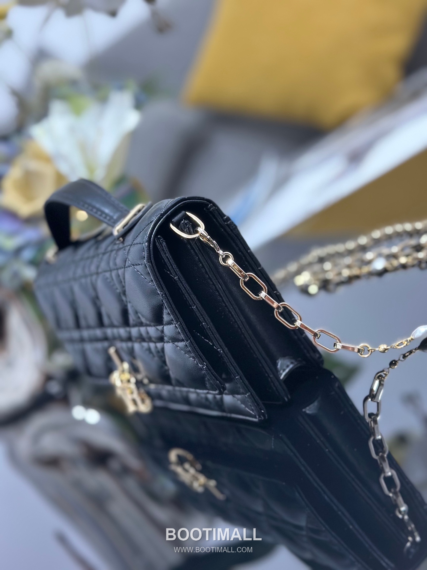 Dior Miss Dior Lambskin Chain Flap Shoulder Bag with Top Handle Charm 디올 미스디올 램스킨 체인 플랩 탑핸들 참 숄더백 블랙 M0997 21cm 3