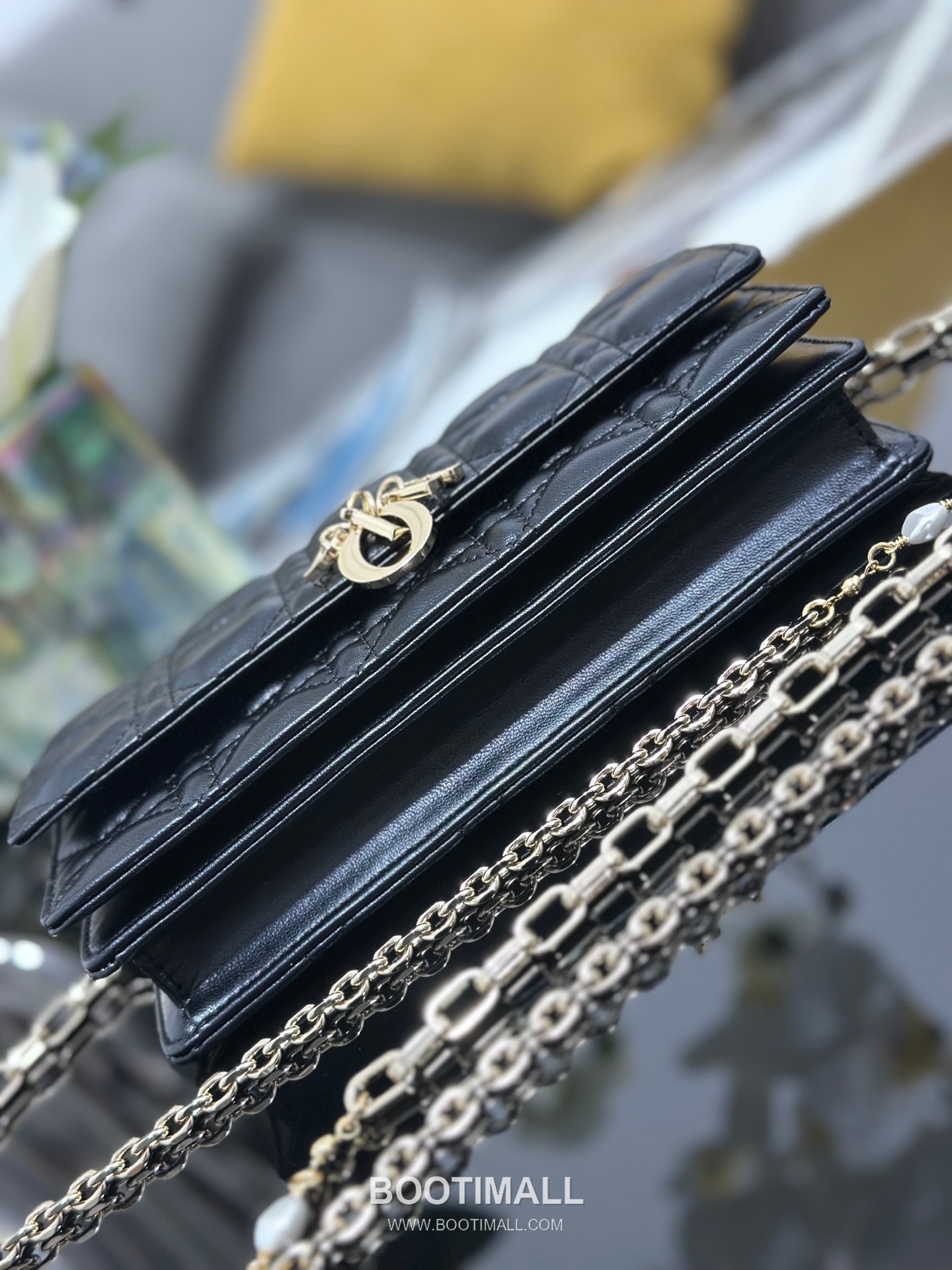 Dior Miss Dior Lambskin Chain Flap Shoulder Bag with Top Handle Charm 디올 미스디올 램스킨 체인 플랩 탑핸들 참 숄더백 블랙 M0997 21cm 4