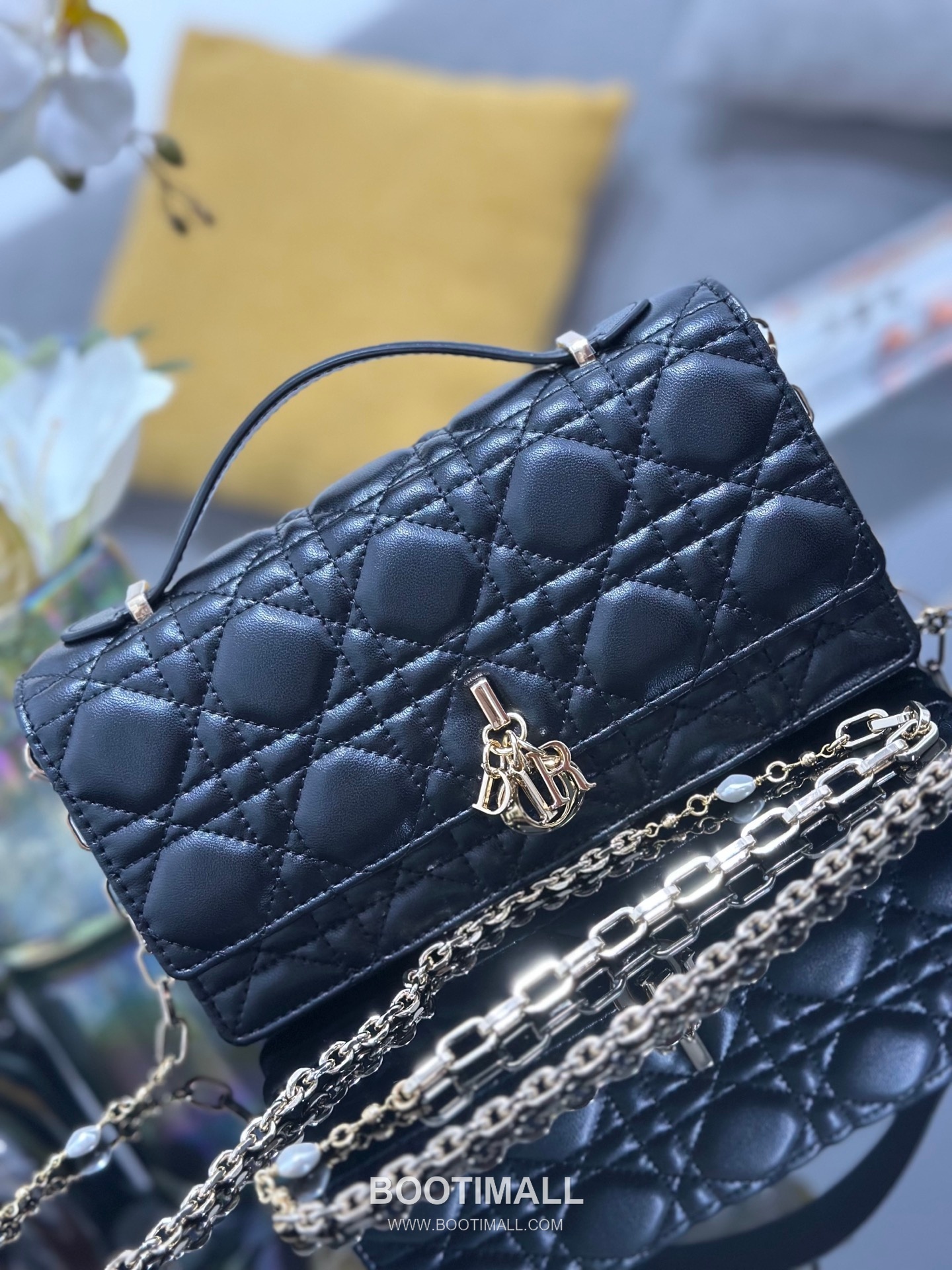 Dior Miss Dior Lambskin Chain Flap Shoulder Bag with Top Handle Charm 디올 미스디올 램스킨 체인 플랩 탑핸들 참 숄더백 블랙 M0997 21cm 6