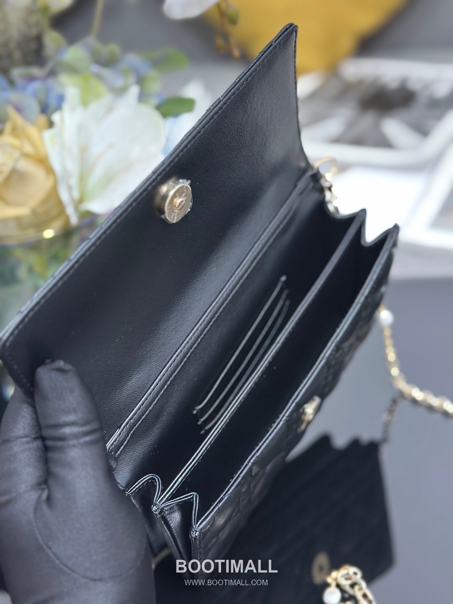 Dior Miss Dior Lambskin Chain Flap Shoulder Bag with Top Handle Charm 디올 미스디올 램스킨 체인 플랩 탑핸들 참 숄더백 블랙 M0997 21cm 8