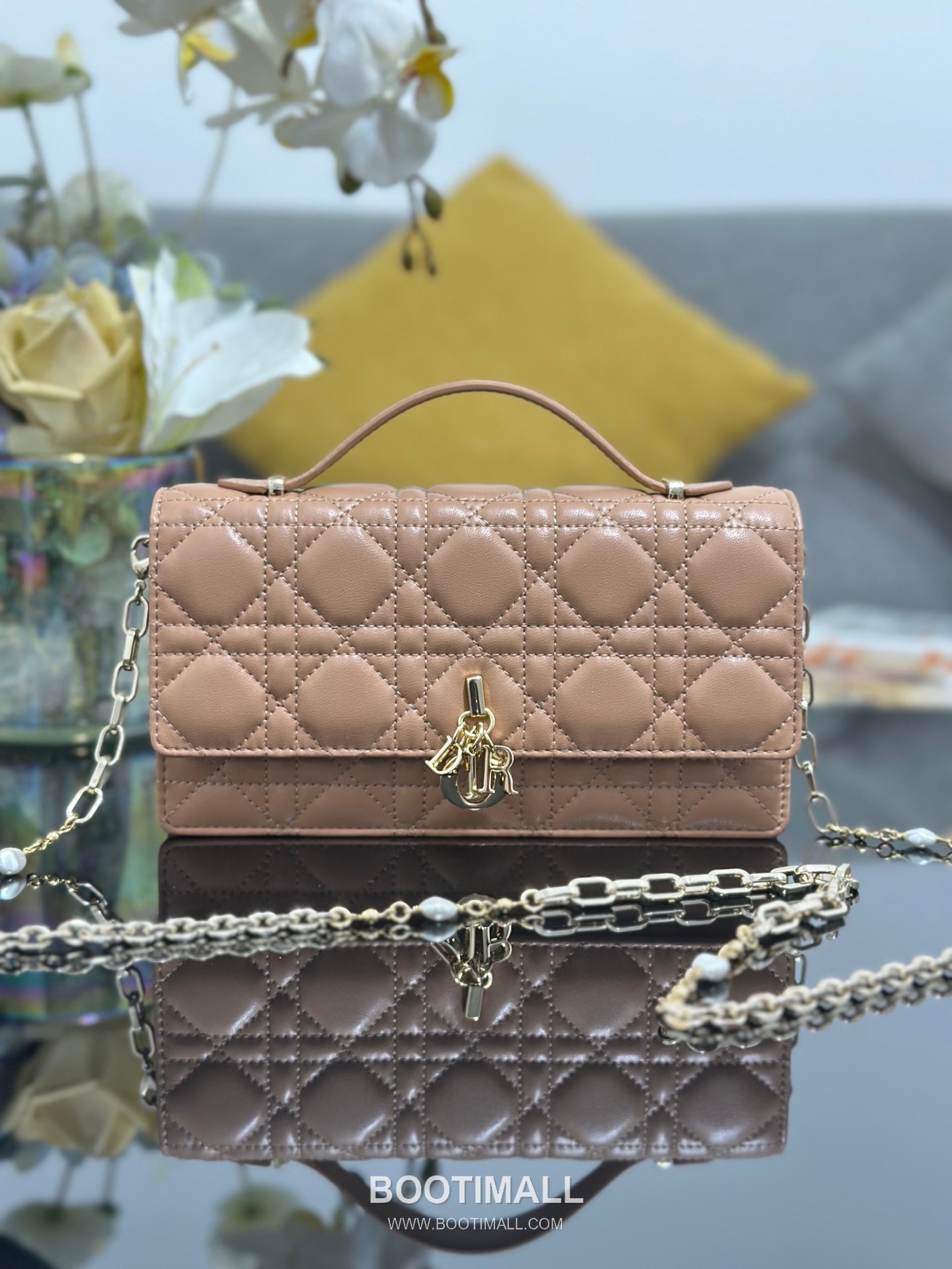 Dior Miss Dior Lambskin Chain Flap Shoulder Bag with Top Handle Charm 디올 미스디올 램스킨 체인 플랩 탑핸들 참 숄더백 블랙 M0997 21cm 1