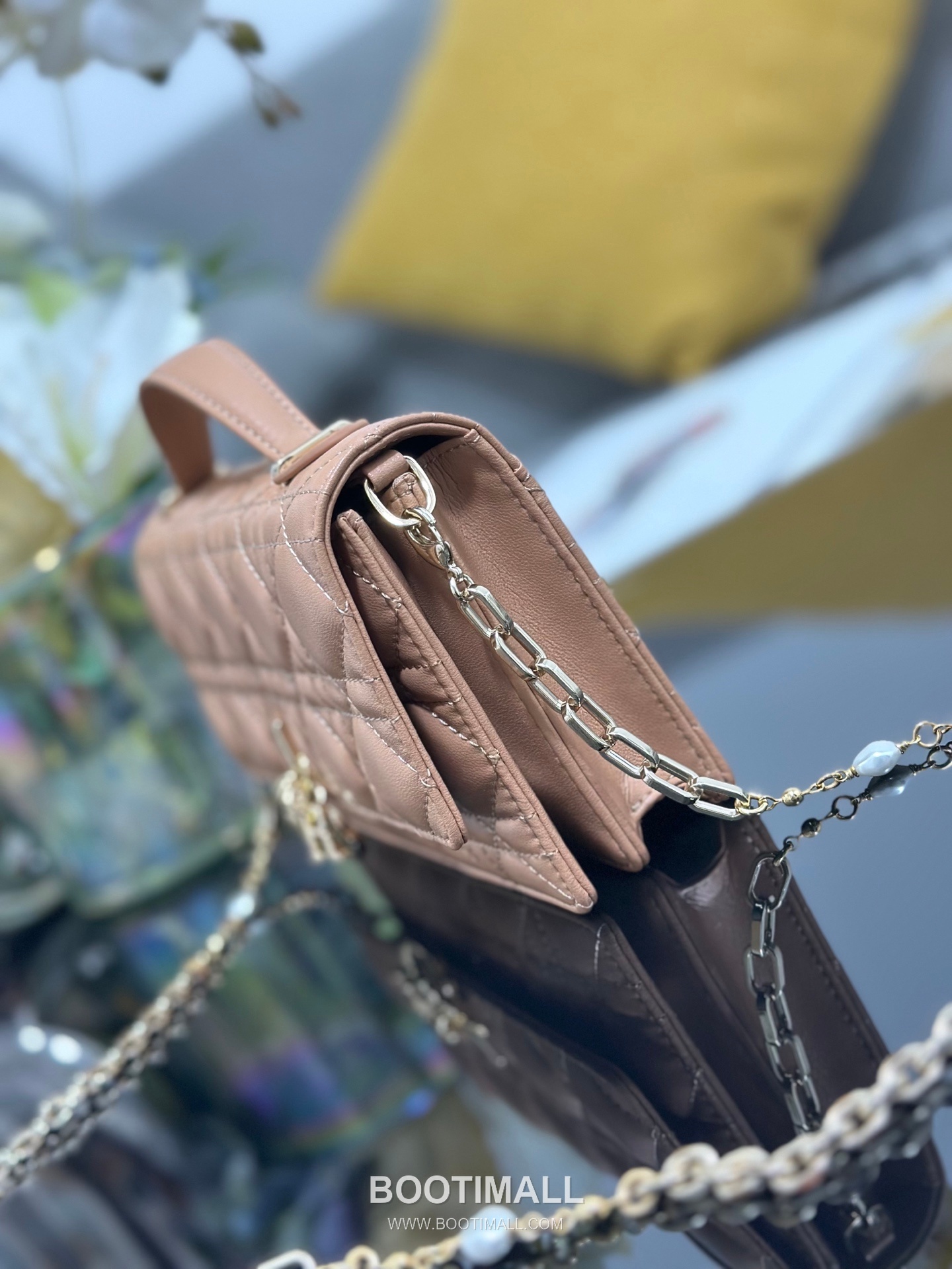 Dior Miss Dior Lambskin Chain Flap Shoulder Bag with Top Handle Charm 디올 미스디올 램스킨 체인 플랩 탑핸들 참 숄더백 블랙 M0997 21cm 3