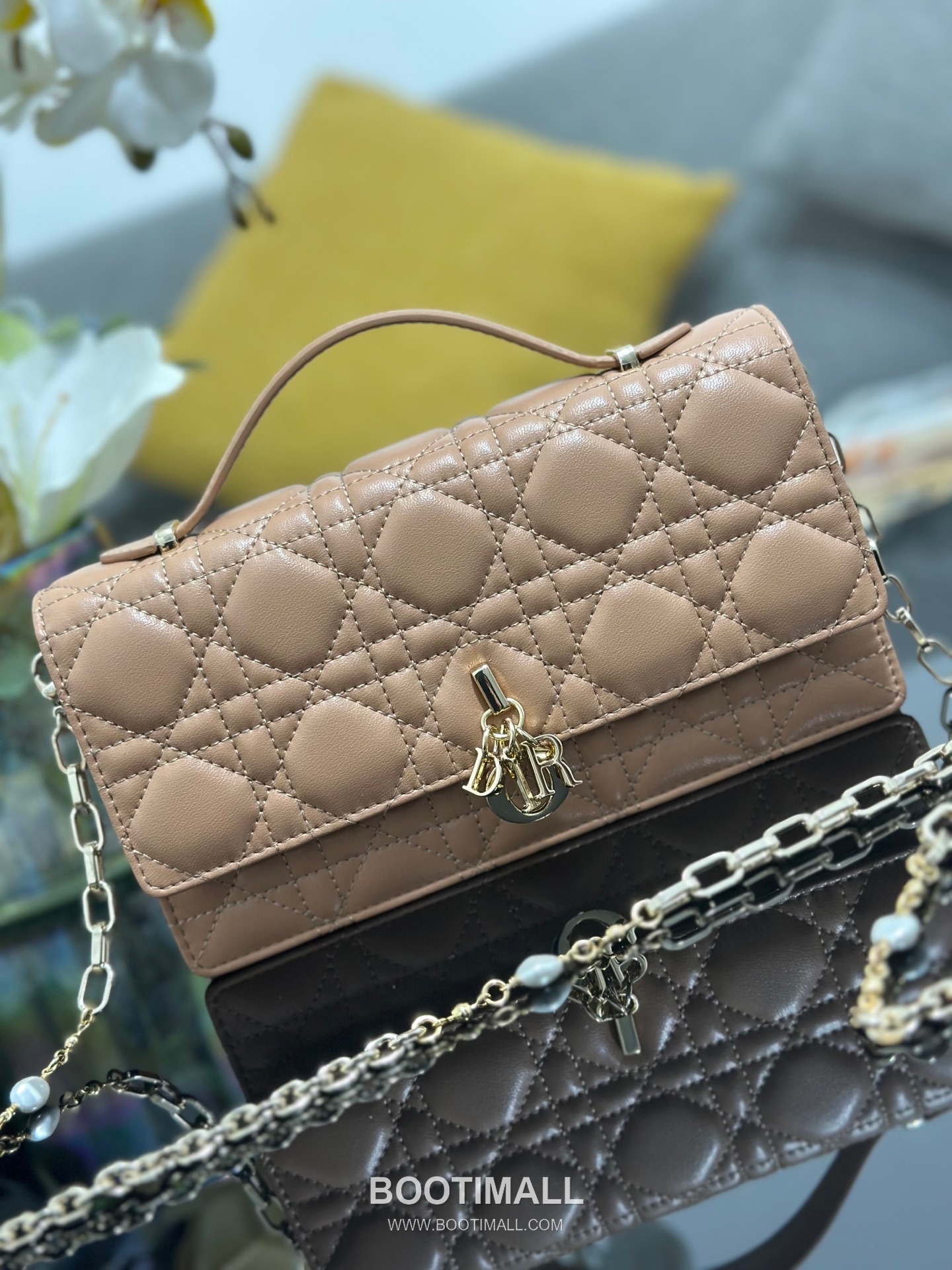 Dior Miss Dior Lambskin Chain Flap Shoulder Bag with Top Handle Charm 디올 미스디올 램스킨 체인 플랩 탑핸들 참 숄더백 블랙 M0997 21cm 5