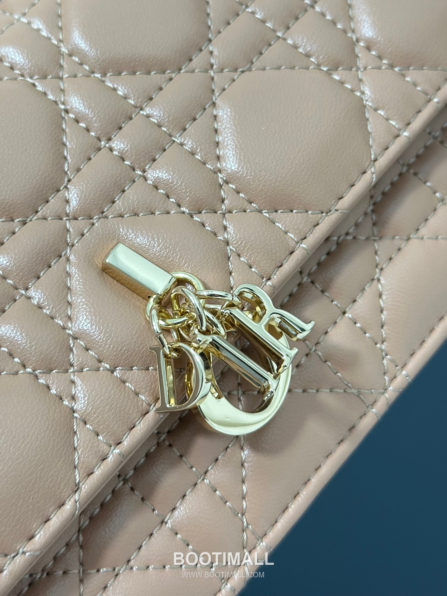 Dior Miss Dior Lambskin Chain Flap Shoulder Bag with Top Handle Charm 디올 미스디올 램스킨 체인 플랩 탑핸들 참 숄더백 블랙 M0997 21cm 6