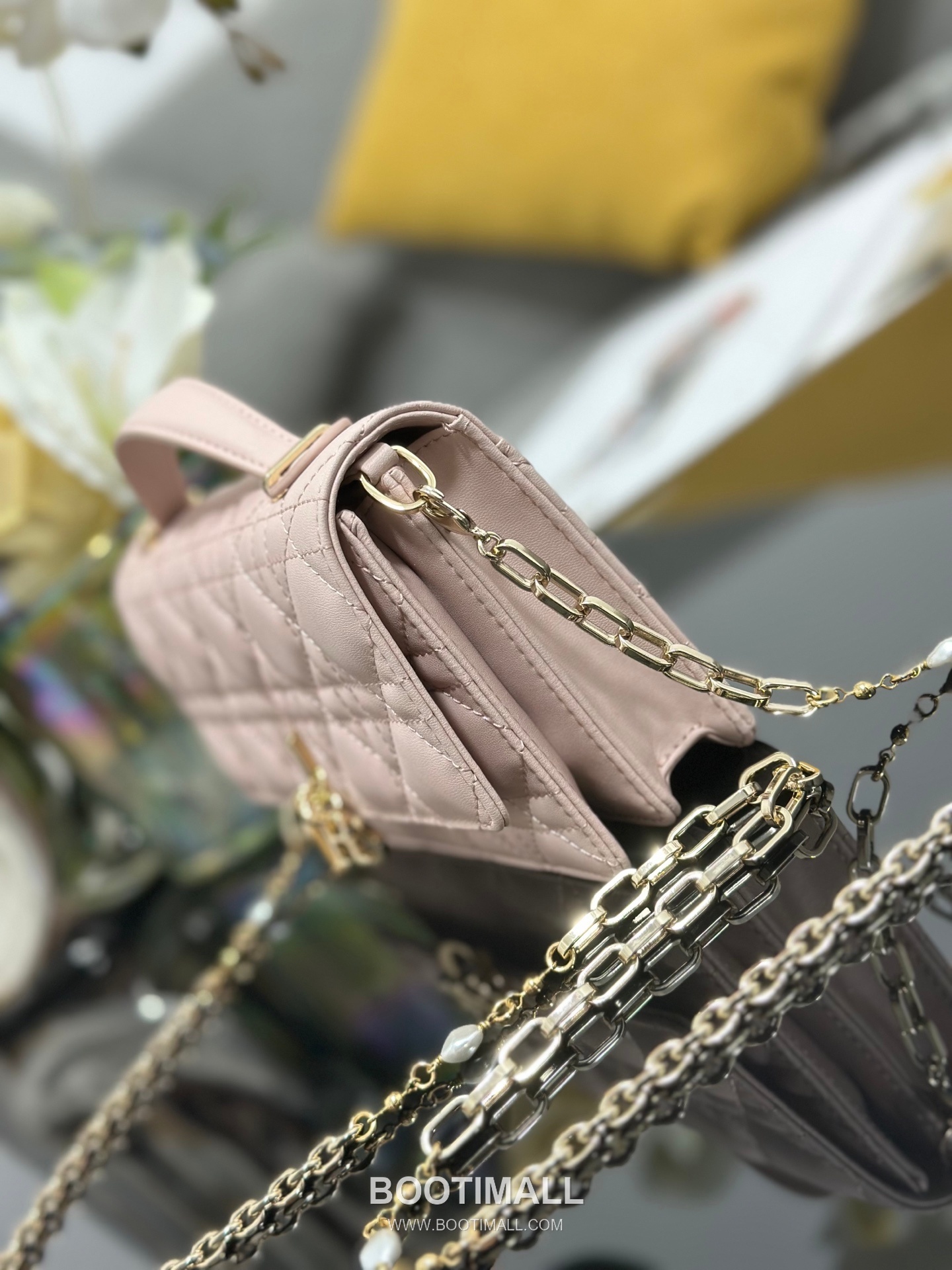 Dior Miss Dior Lambskin Chain Flap Shoulder Bag with Top Handle Charm 디올 미스디올 램스킨 체인 플랩 탑핸들 참 숄더백 블랙 M0997 21cm 3