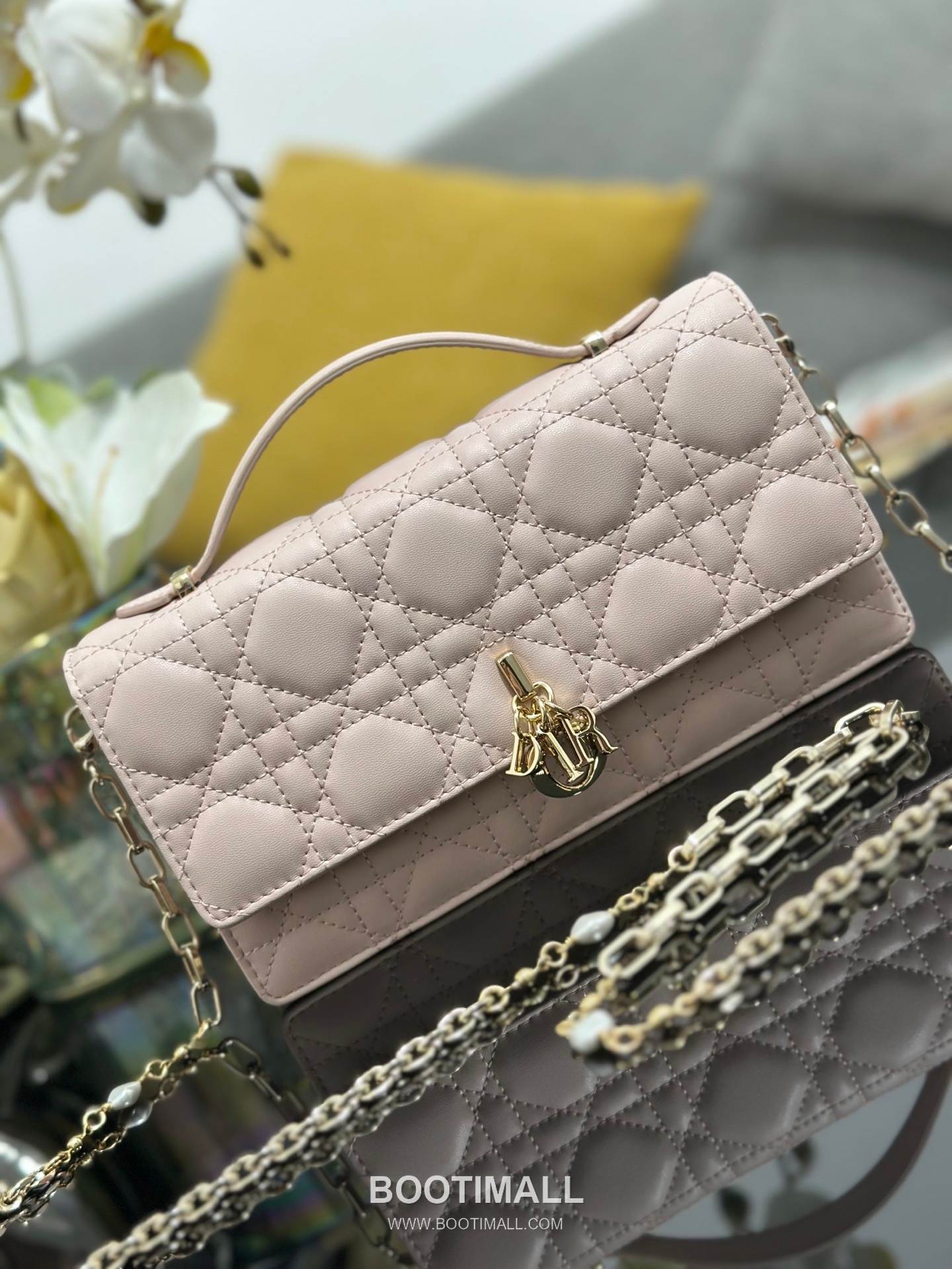Dior Miss Dior Lambskin Chain Flap Shoulder Bag with Top Handle Charm 디올 미스디올 램스킨 체인 플랩 탑핸들 참 숄더백 블랙 M0997 21cm 5