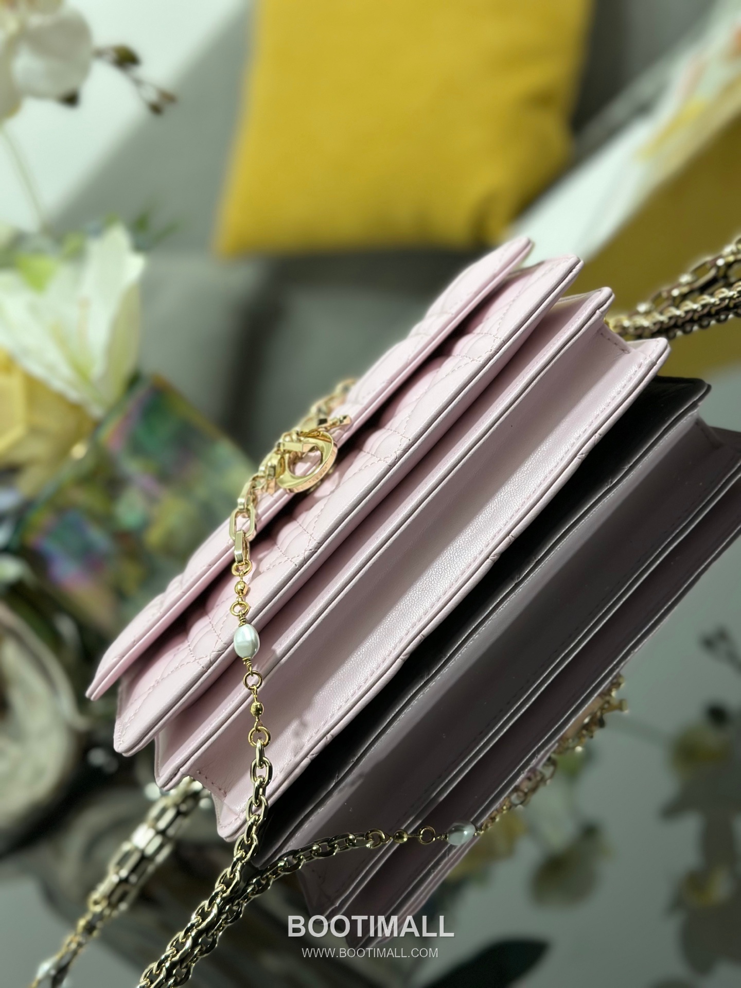 Dior Miss Dior Lambskin Chain Flap Shoulder Bag with Top Handle Charm 디올 미스디올 램스킨 체인 플랩 탑핸들 참 숄더백 블랙 M0997 21cm 4