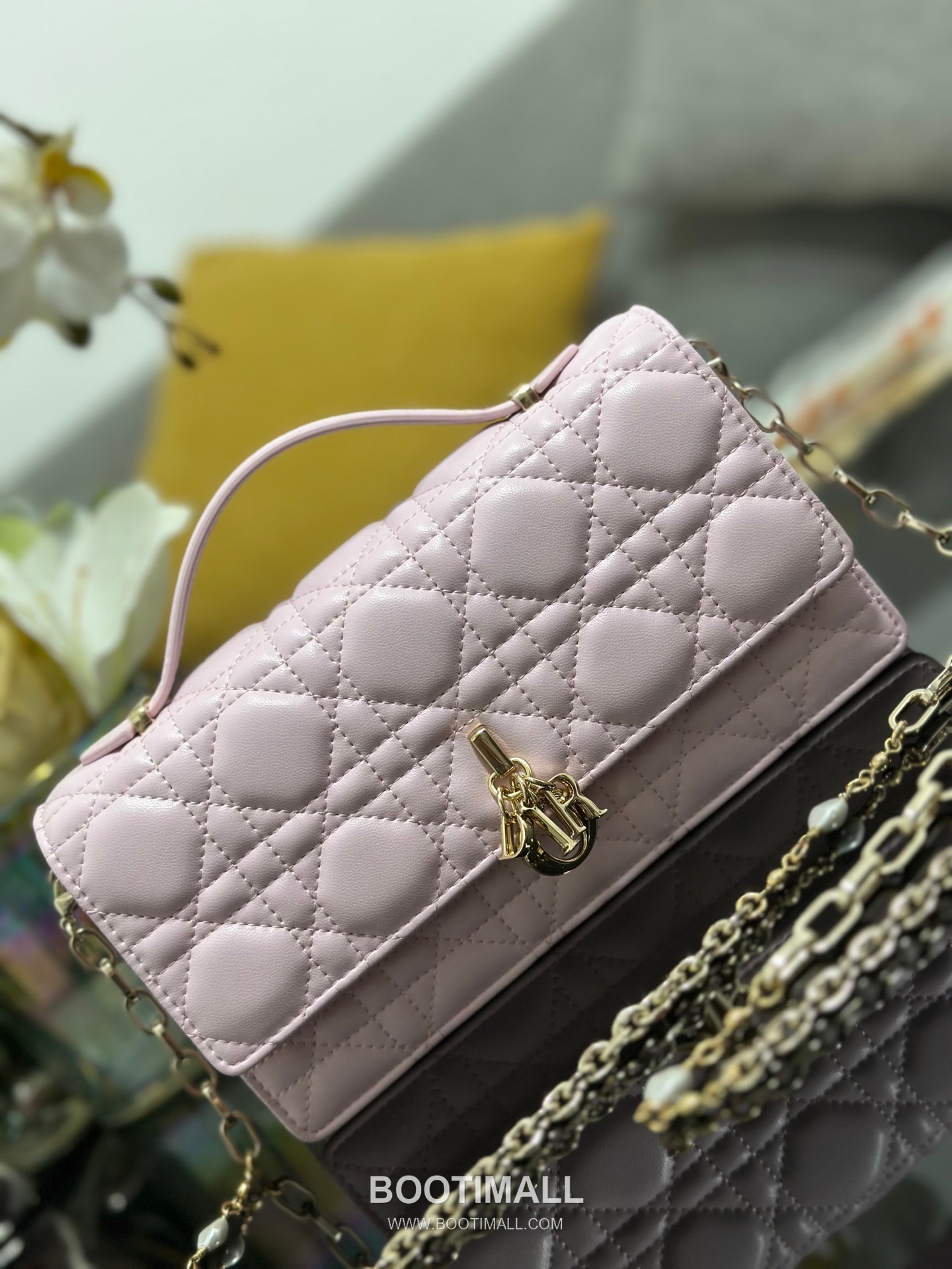 Dior Miss Dior Lambskin Chain Flap Shoulder Bag with Top Handle Charm 디올 미스디올 램스킨 체인 플랩 탑핸들 참 숄더백 블랙 M0997 21cm 5