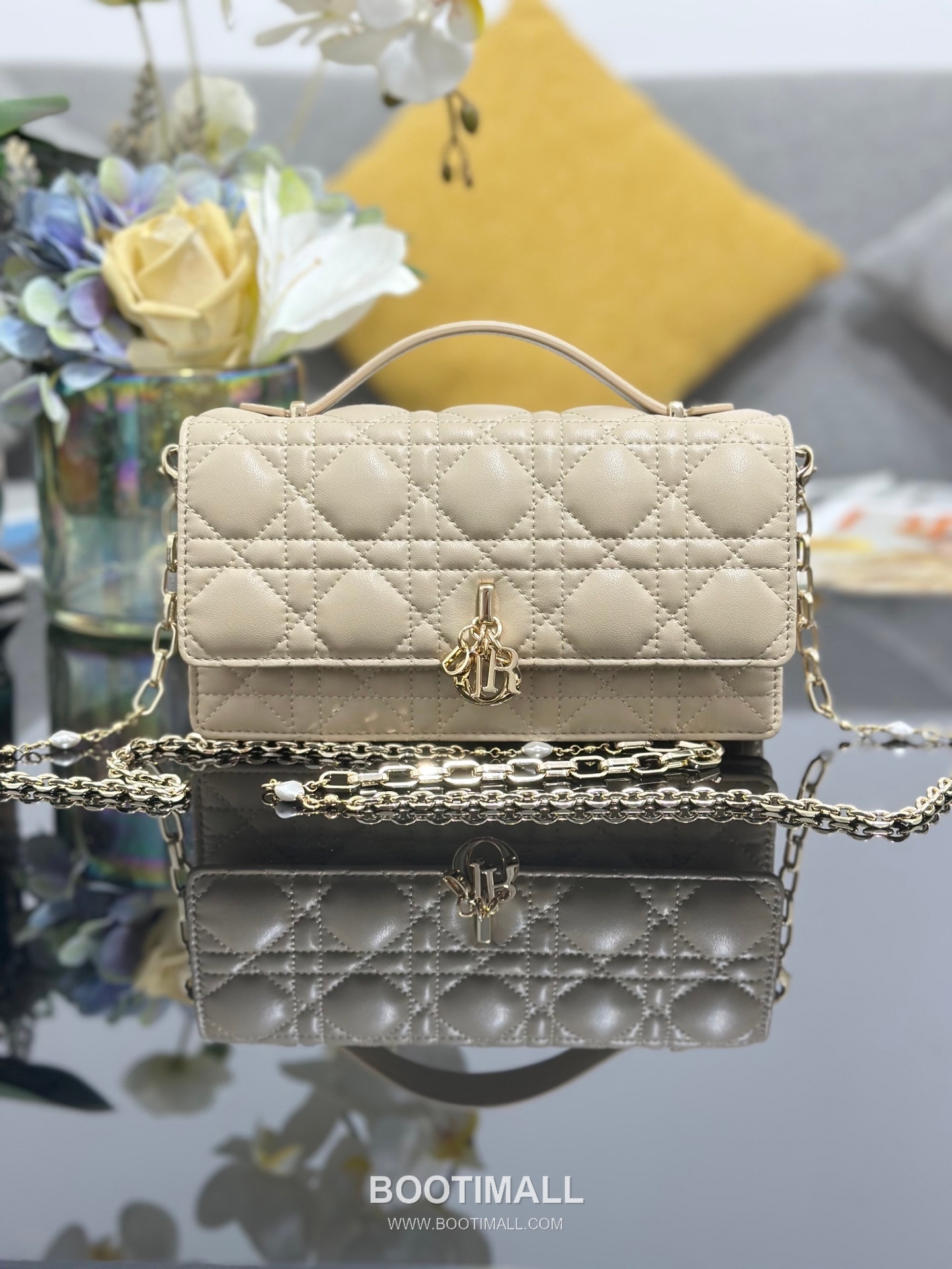 Dior Miss Dior Lambskin Chain Flap Shoulder Bag with Top Handle Charm 디올 미스디올 램스킨 체인 플랩 탑핸들 참 숄더백 블랙 M0997 21cm 1
